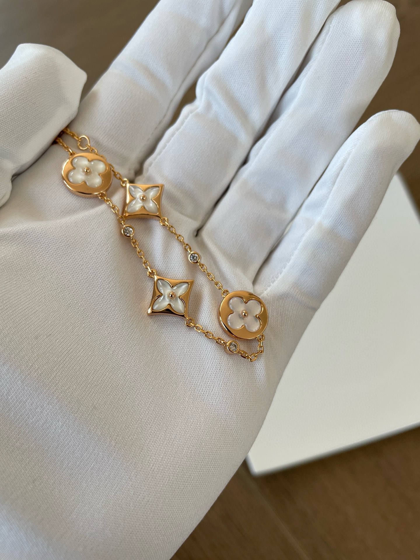 NIGO Louis Vuitton COLOR BLOSSOM BB MULTI-MOTIFS Women's Shell Diamond Set Bracelet Jewelry #nigo73947