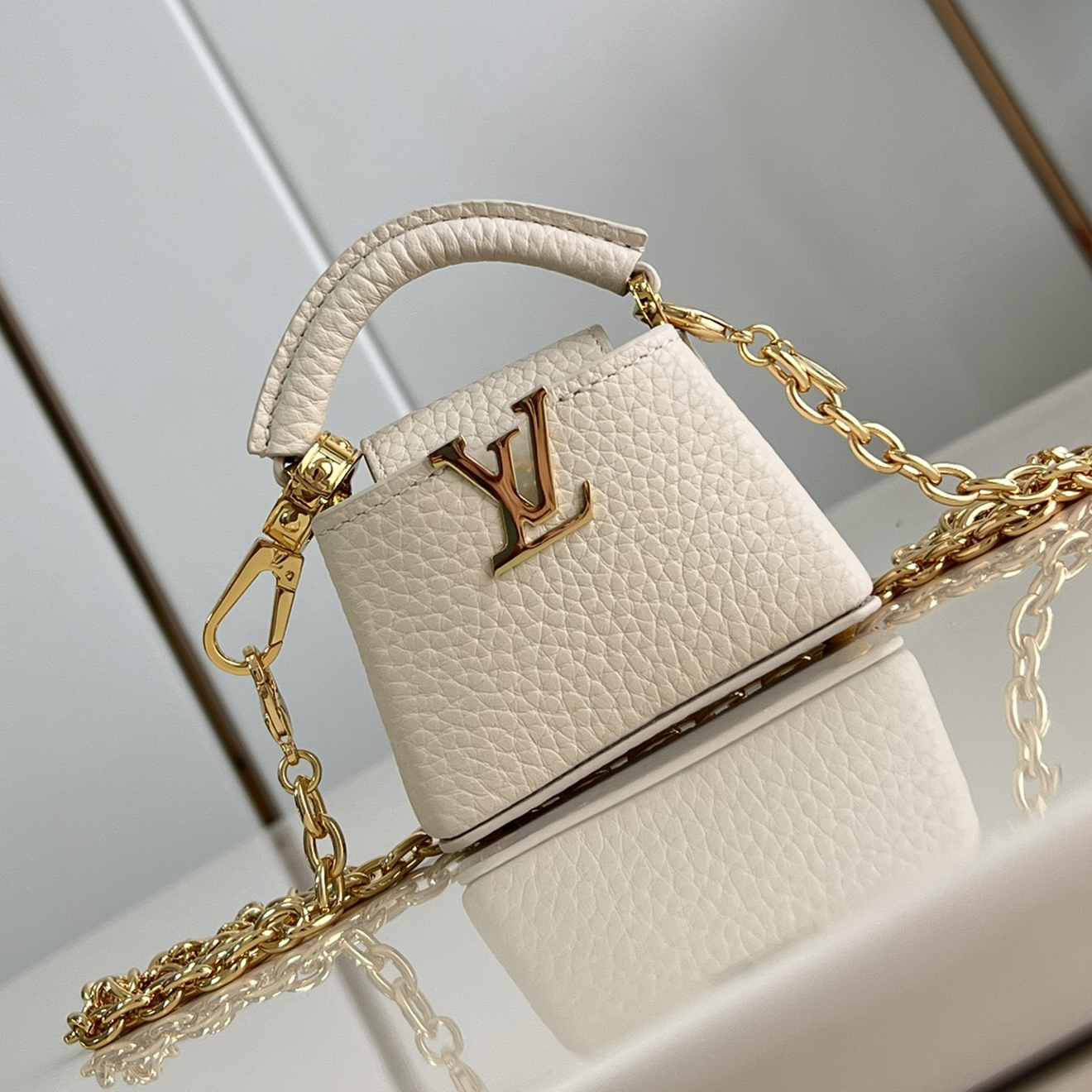 NIGO Louis Vuitton Capucines Women's Solid Color Solid Color Leather Metal Chain Shoulder Crossbody Handbag Bag Bag #nigo74189