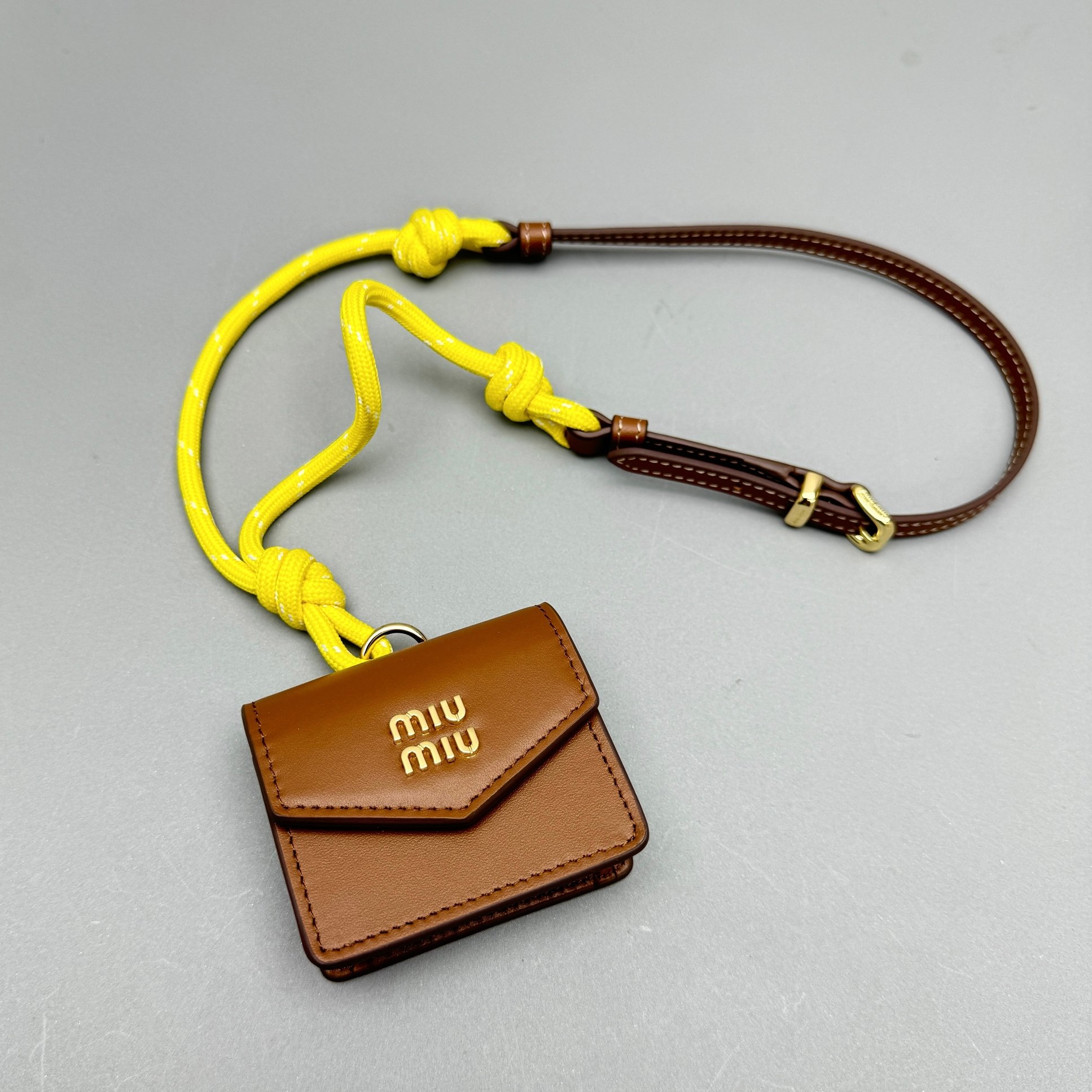 NIGO MiuMiu Women's Woven Leather Chain Solid Color Flap Closure Headphone Bag Bags #nigo74543