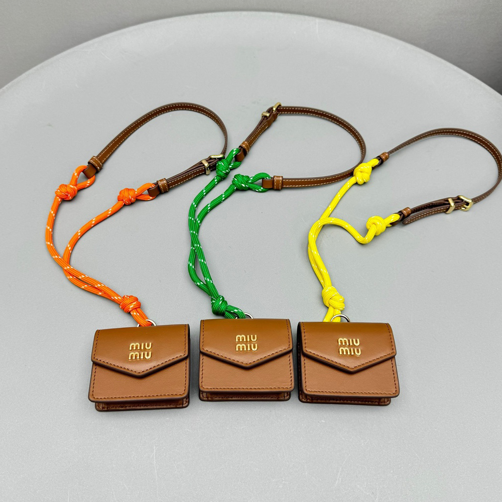 NIGO MiuMiu Women's Woven Leather Chain Solid Color Flap Closure Headphone Bag Bags #nigo74543