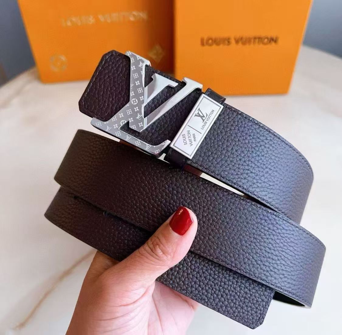 L NIGO Louis Vuitton Men's Solid Color Design Metal Logo Label Calfskin Leather 40 mm Belt