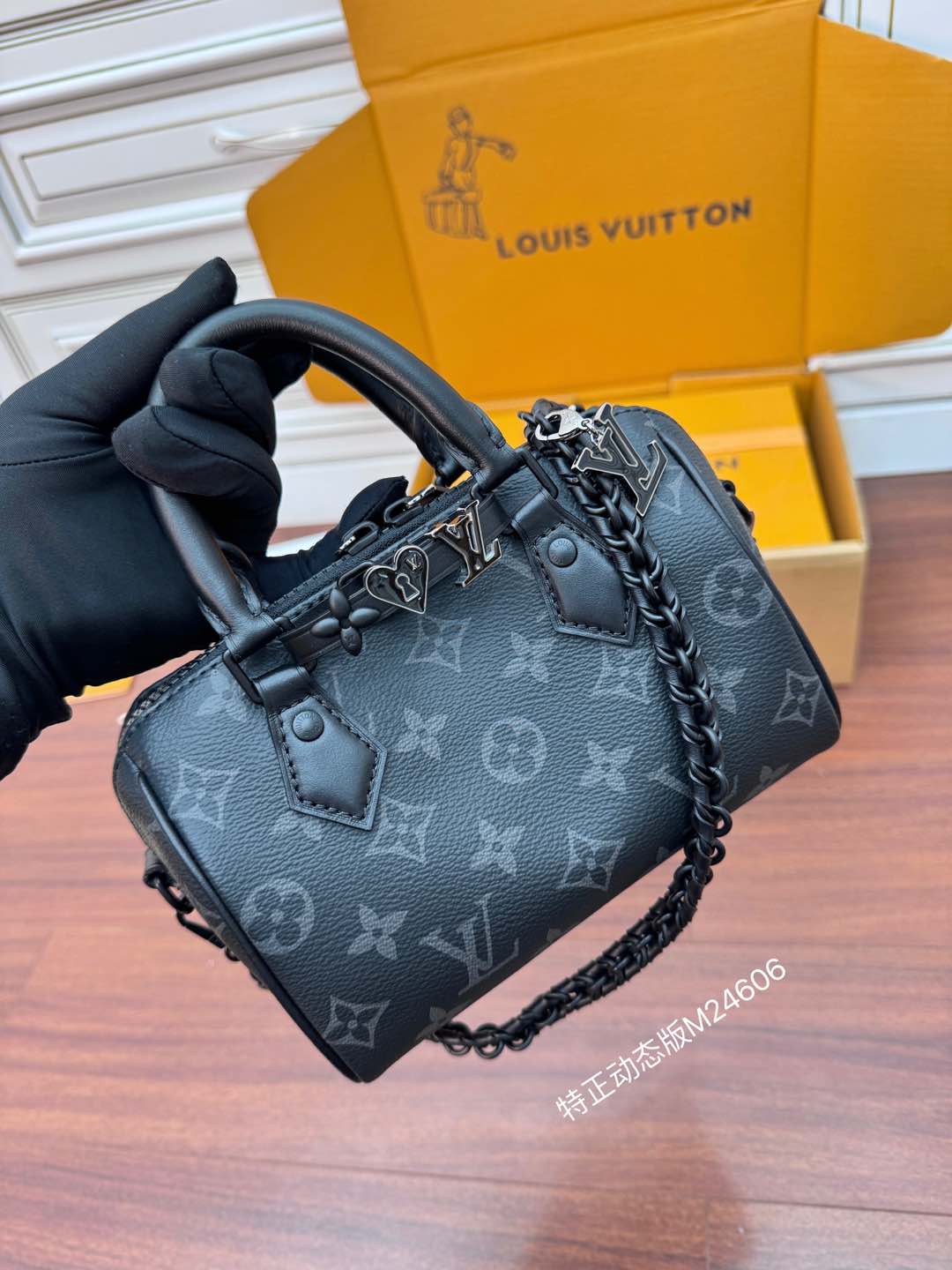 NIGO Louis Vuitton Women Solid Color Detachable Adjustable Shoulder Strap Zipper Closure Cow Leather Single Shoulder Crossbody Tote Travel Bag Bags #nigo74894