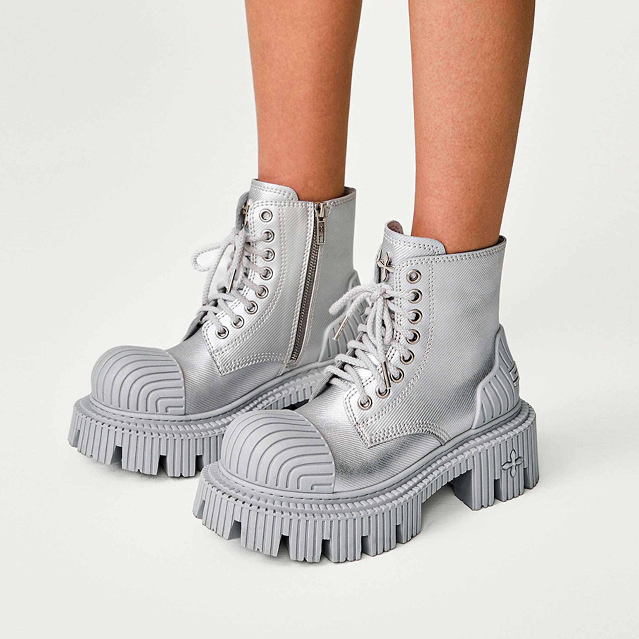 NIGO SMFK Women's Spring And Autumn High Street Trend Biker Boots Temperament Retro Cool Crucifix Gear Martin Boots S0010b4/SL Ngvp #nigo9899