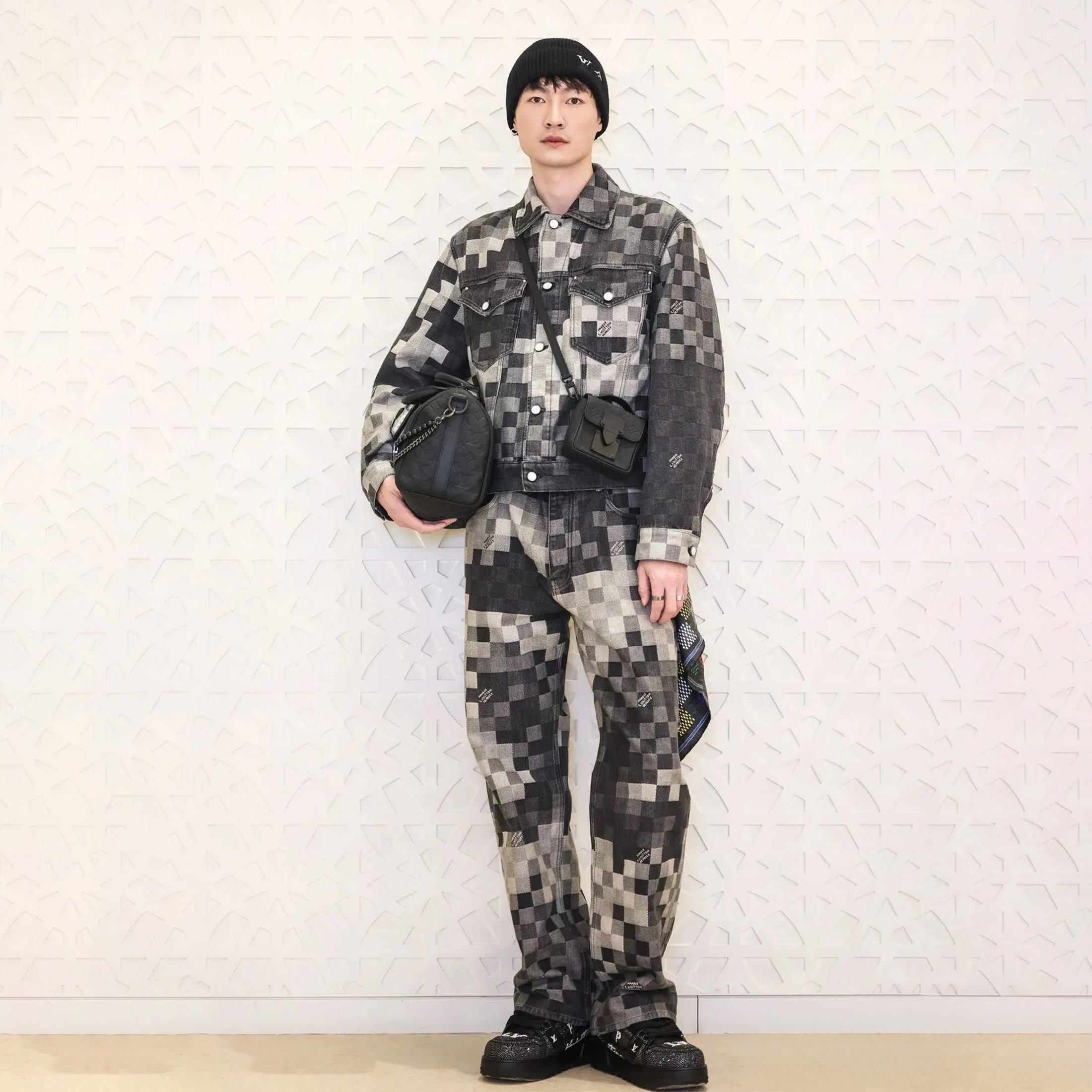 NIGO Louis Vuitton Men's Damoflage Skateboarding Denim Jacket Jeans Marque L. Vuitton Déposée Logo Early Spring New Suit Black And White Colorblocked Fashion Suit Set Jacket #nigo71941