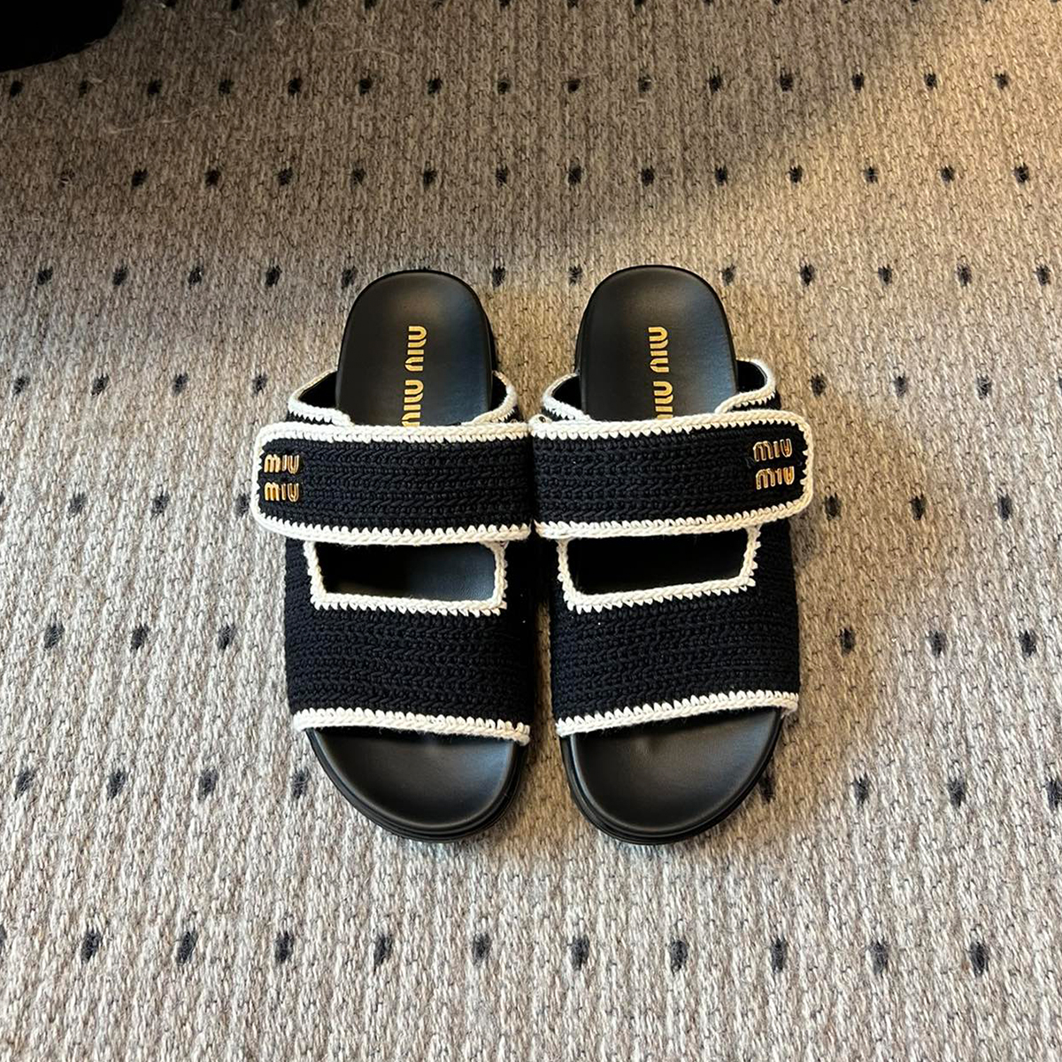 NIGO MiuMiu Women's Spring And Summer Woven Casual Flat Leather Hook Sandals Fashionable Elegant Chic Versatile Beach Shoes #nigo71996