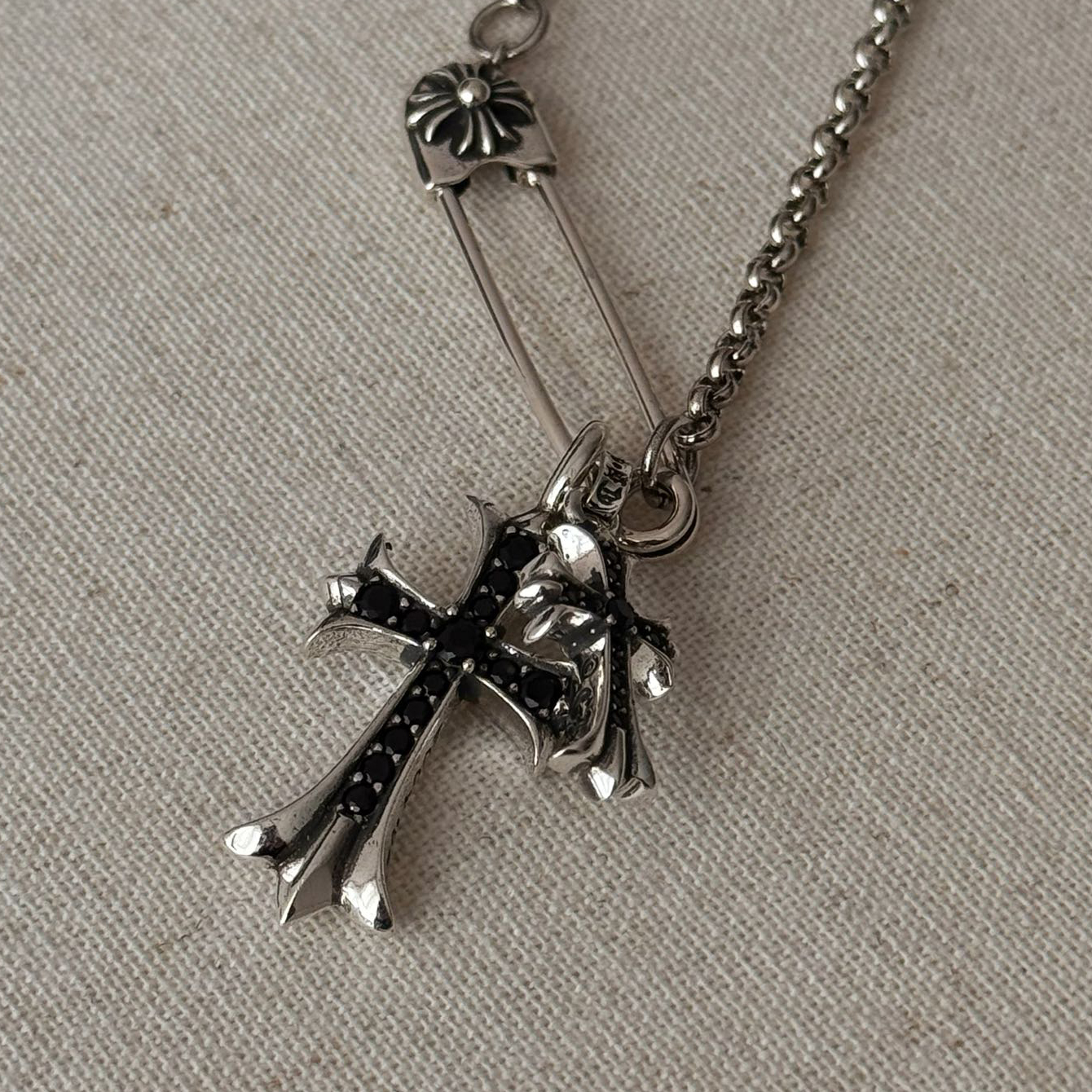 NIGO Chrome Hearts Men's and Women's Silver Cross Black and White Diamonds Necklace Jewelry #nigo75327
