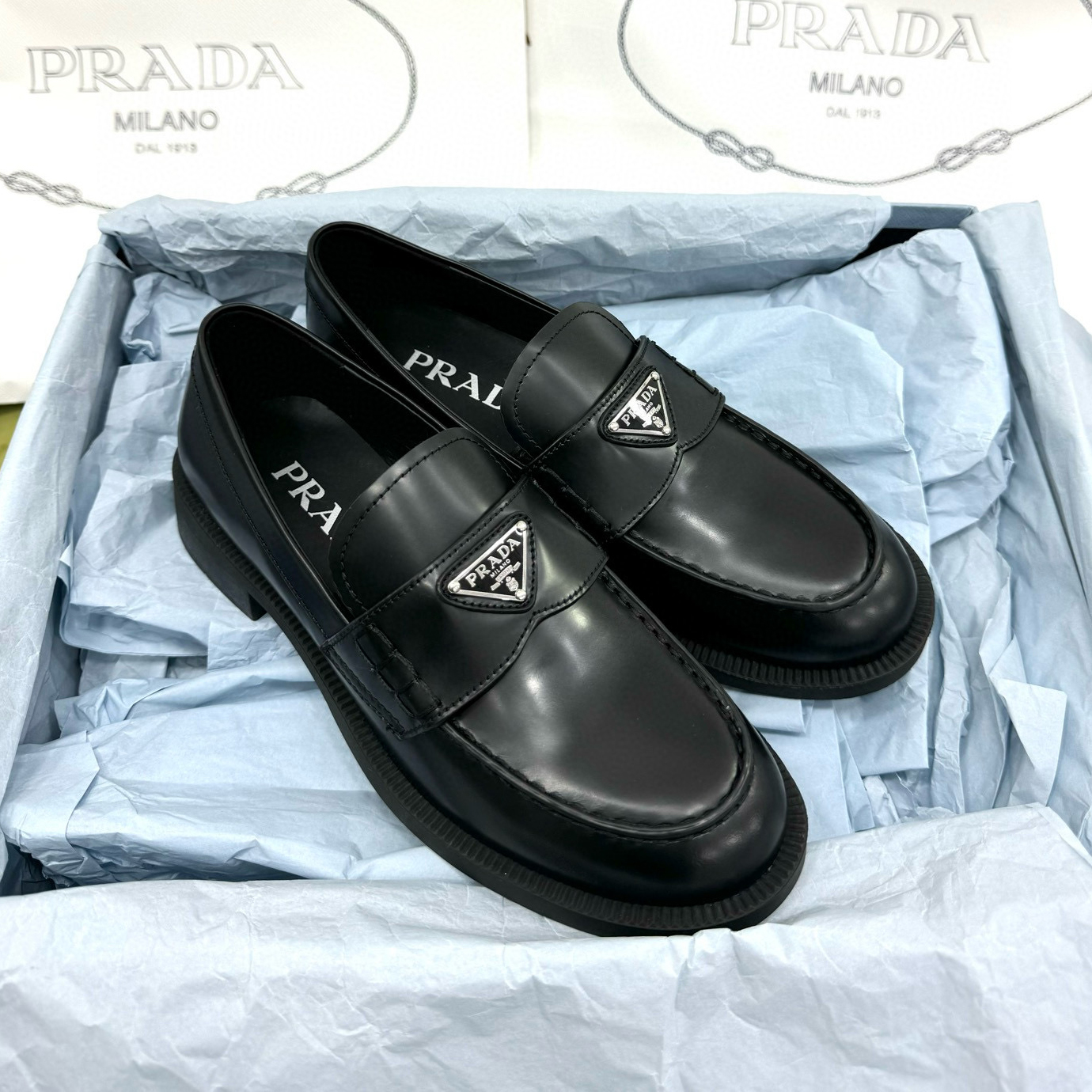 NIGO Prada Women's Four Season Glossy Leather Loafers With Cowhide Logo And Comfortable Leather Shoes #nigo75426