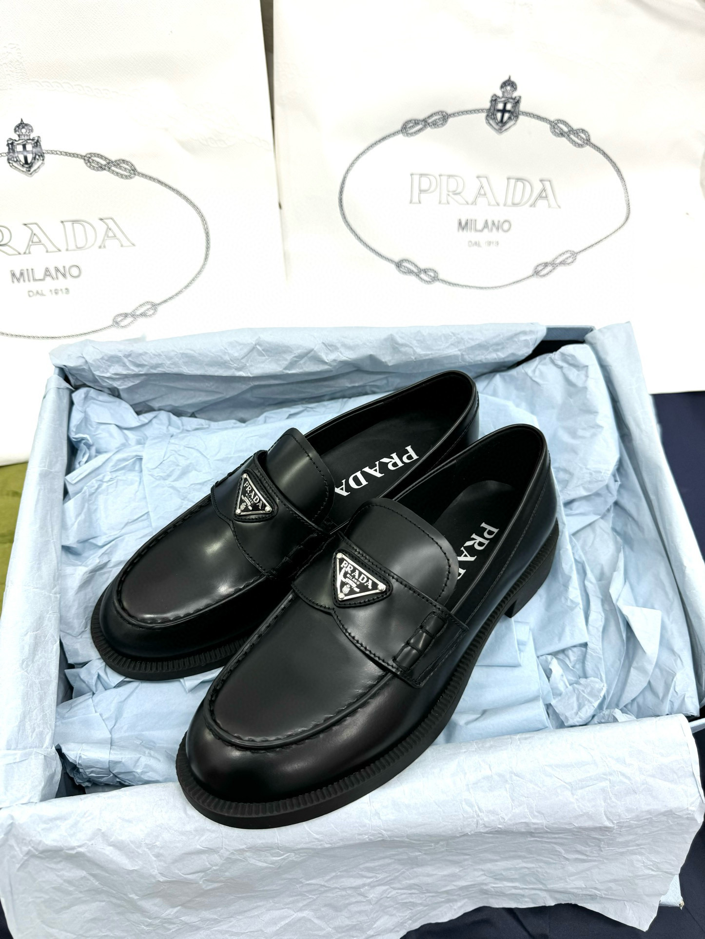 NIGO Prada Women's Four Season Glossy Leather Loafers With Cowhide Logo And Comfortable Leather Shoes #nigo75426