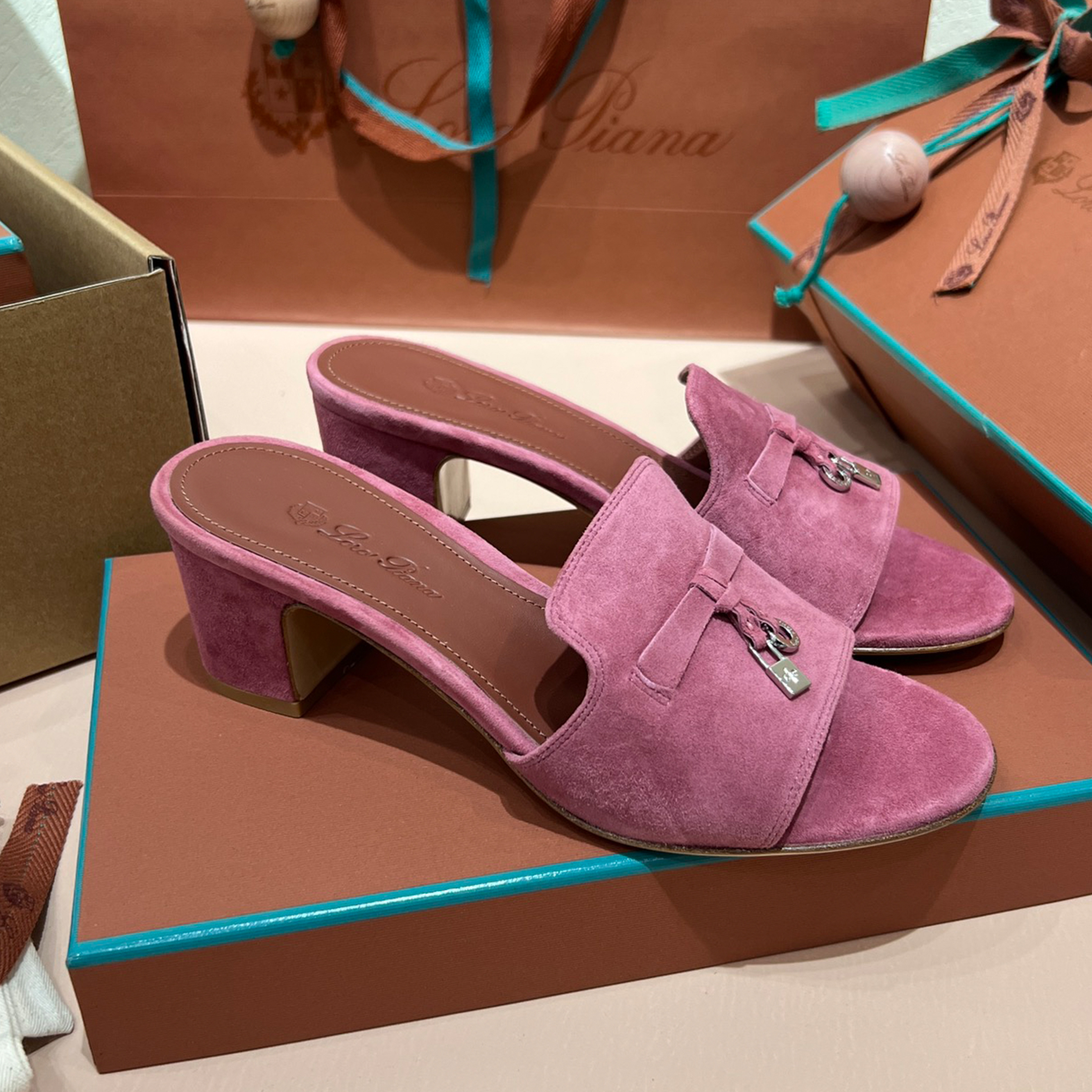 NIGO Loro Piana Summer Charms Women's Mid Heel Sandals Sheepskin Temperament Solid Color Slippers Vacation Style Luxury Comfort Women's Shoes #nigo81118