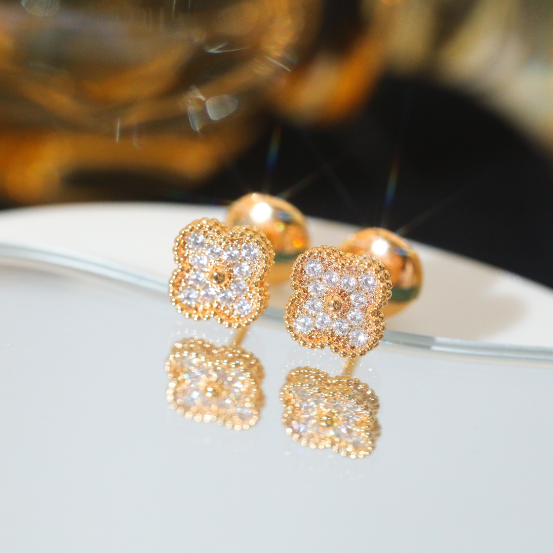 NIGO Van Cleef&Arpels Women's Solid Color Light Luxury Elegant Delicate Design Full Diamond Clover Earrings Jewelry #nigo75492