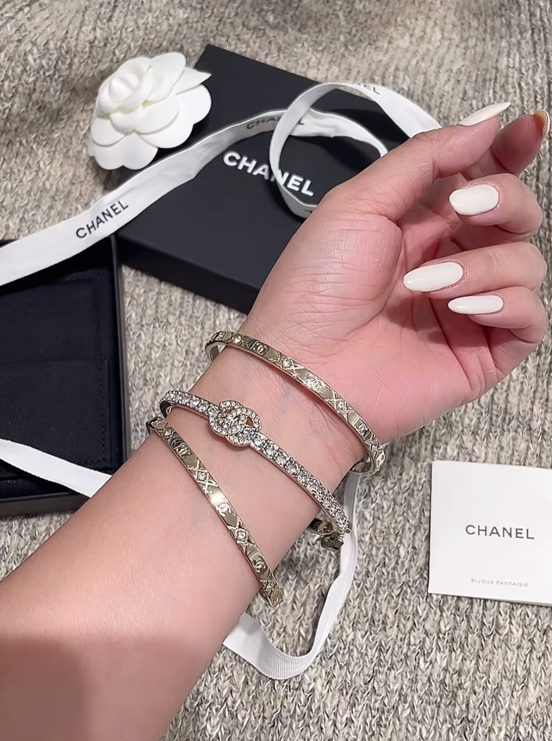 NIGO Chanel Women's Gold Double C Diamond Lattice Narrow Diamond Bangle Bracelet Jewelry Accessories #nigo75547