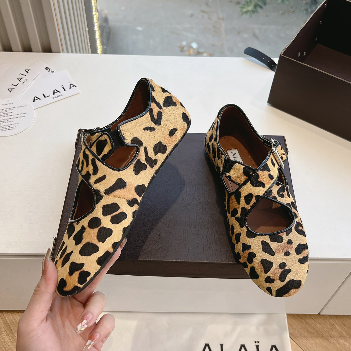 NIGO Alaia Women's Spring And Summer Calfskin Round Head Buckle Casual Flat Ballet Shoes #nigo75564