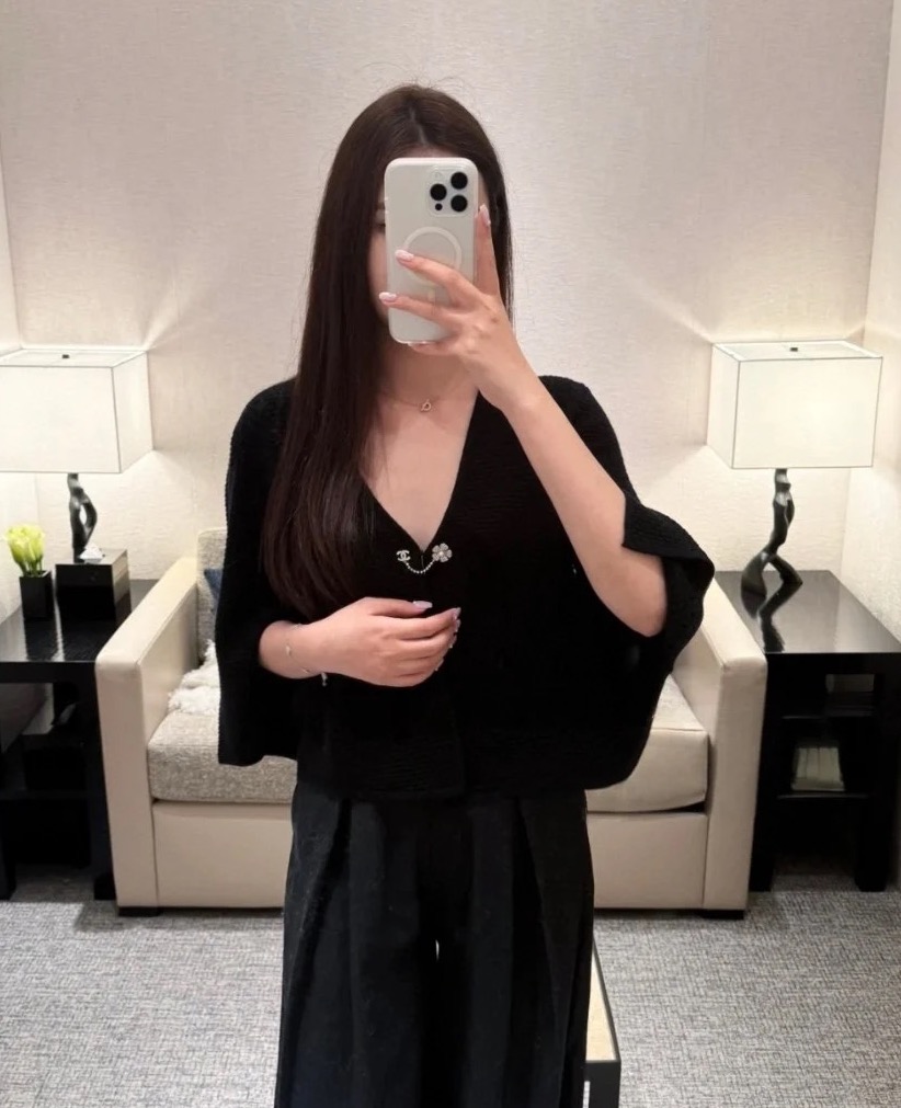 NIGO Chanel Women's Spring And Autumn V-Neck Drill Button Solid Color Cashmere Viscose Fiber Knit Bat Sweater Cardigan #nigo76227