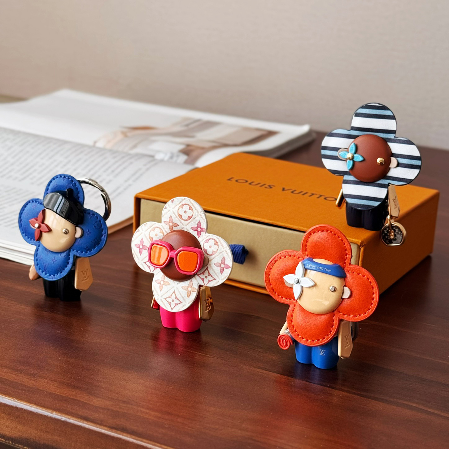 NIGO Louis Vuitton VIVIENNE IN PARIS Men's And Women's Fashion Trend Logo Pendant Bag Hanging Decoration Solid Color Metal Leather Keychain Accessories #nigo76283