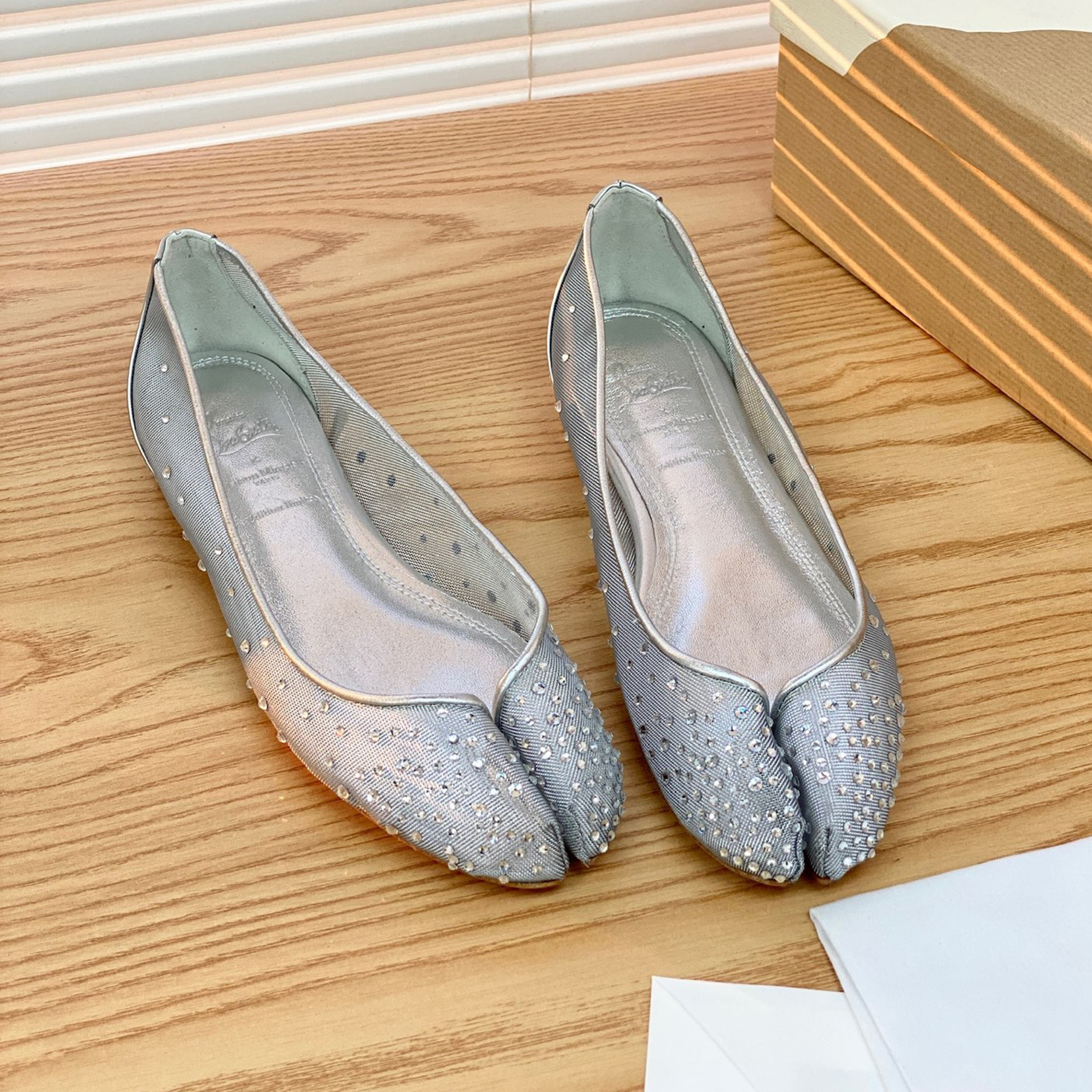 NIGO Christian Louboutin X Maison Margiela Women's Spring And Summer New Mesh Temperament Rhinestone Split Toe Flat Shoes Versatile Ballet Shallow Mouth Single Shoes Ngvp #nigo1494