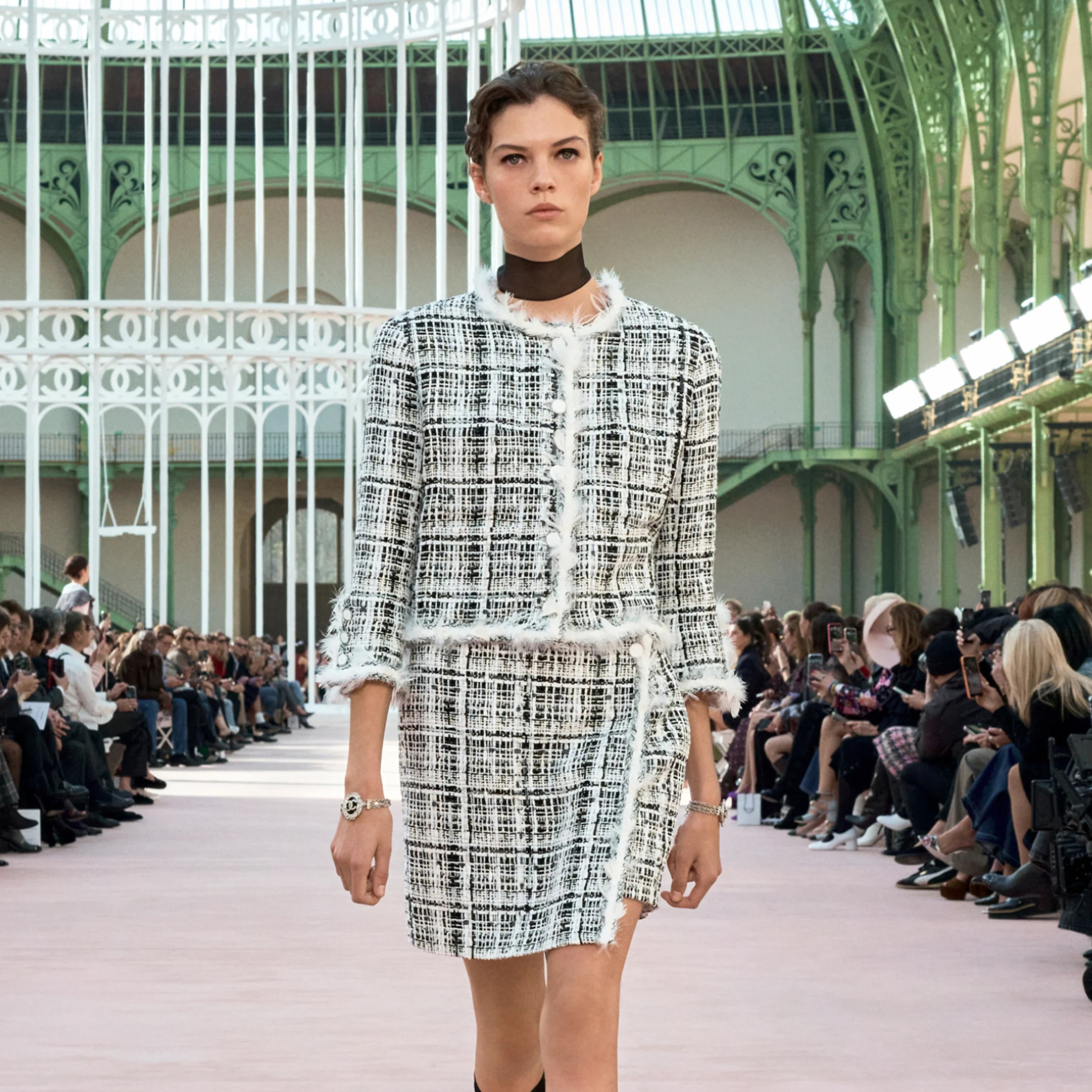 NIGO Chanel Women's Spring/Summer Cotton Tweed Feather Solid Color Long Sleeve Jacket Coat Casual Plaid Shorts Ngvp #nigo1558