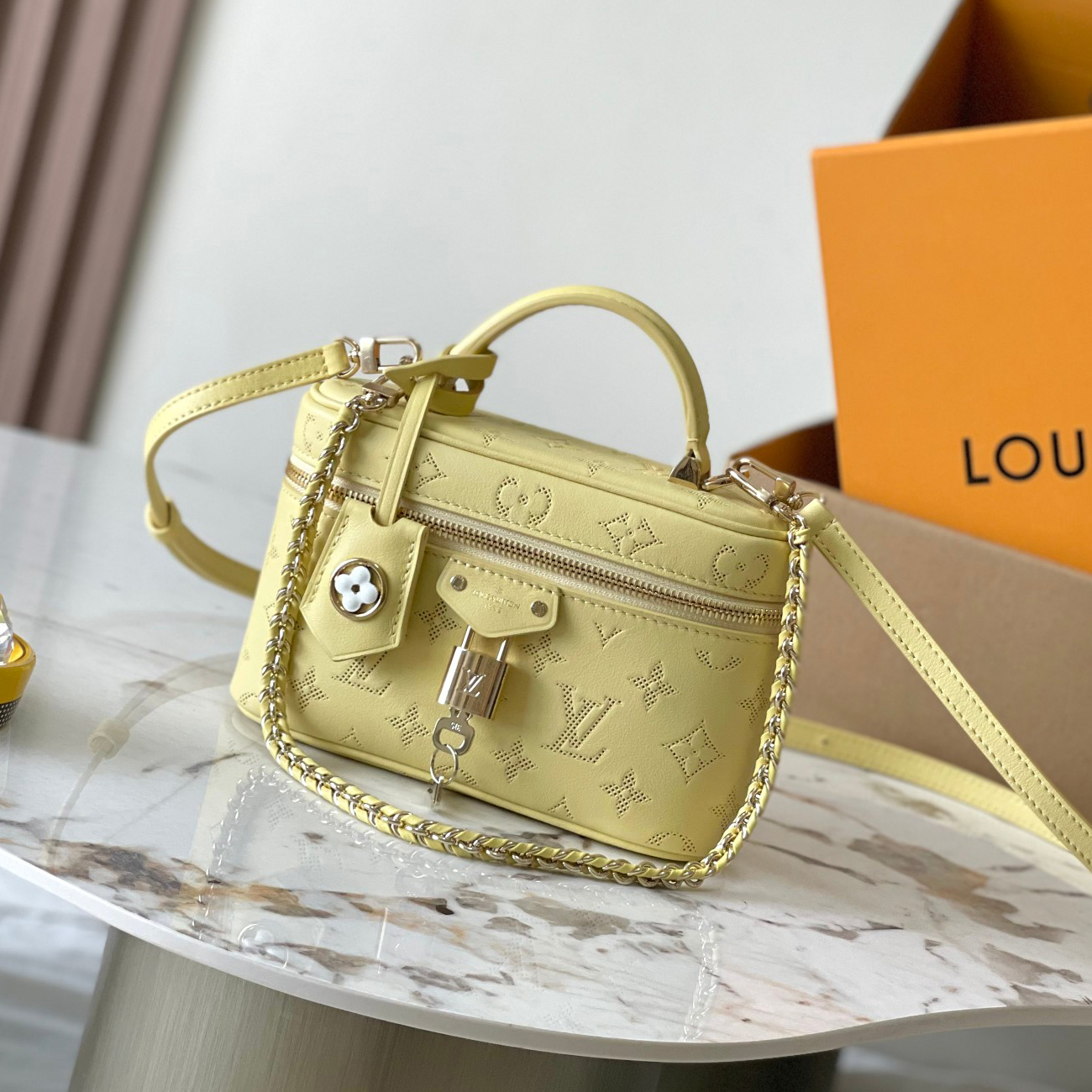 NIGO Louis Vuitton Vanity Pouch Flower Ring Women's Gray Monogrammed Pendant Zipper Closure Calfskin Gloves Cosmetic Bag Bags #nigo76843