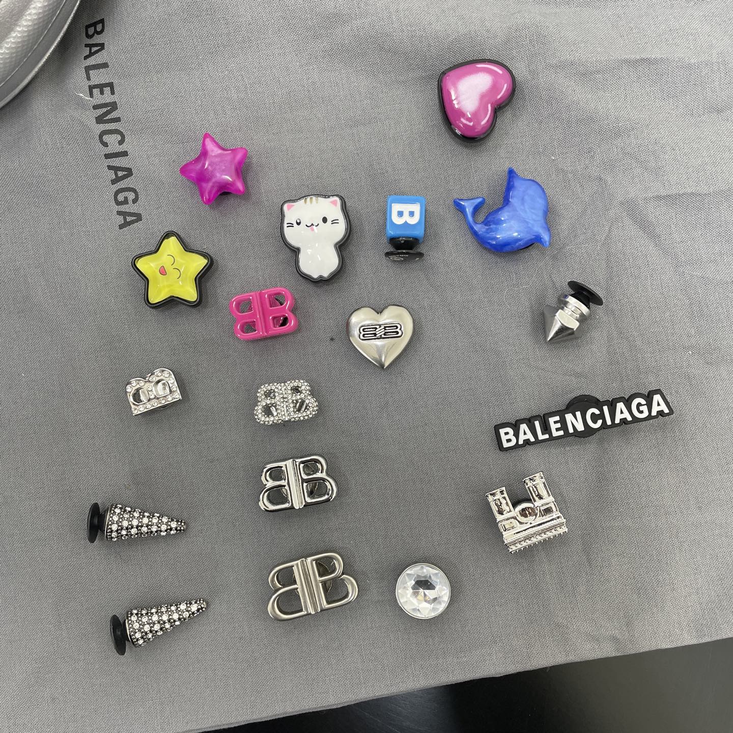 NIGO Balenciaga Animal Pattern Alphabet Print Solid Colour Bag Jewelry Pendant Cave Shoes DIY Decoration #nigo76899