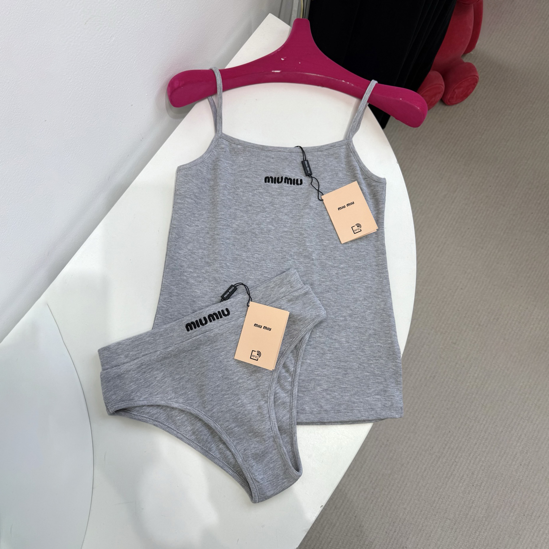 NIGO MiuMiu Women's Summer Solid Colour Seamless Knitted Cotton Camisole Top Triangle Shorts Set Suit #nigo76916