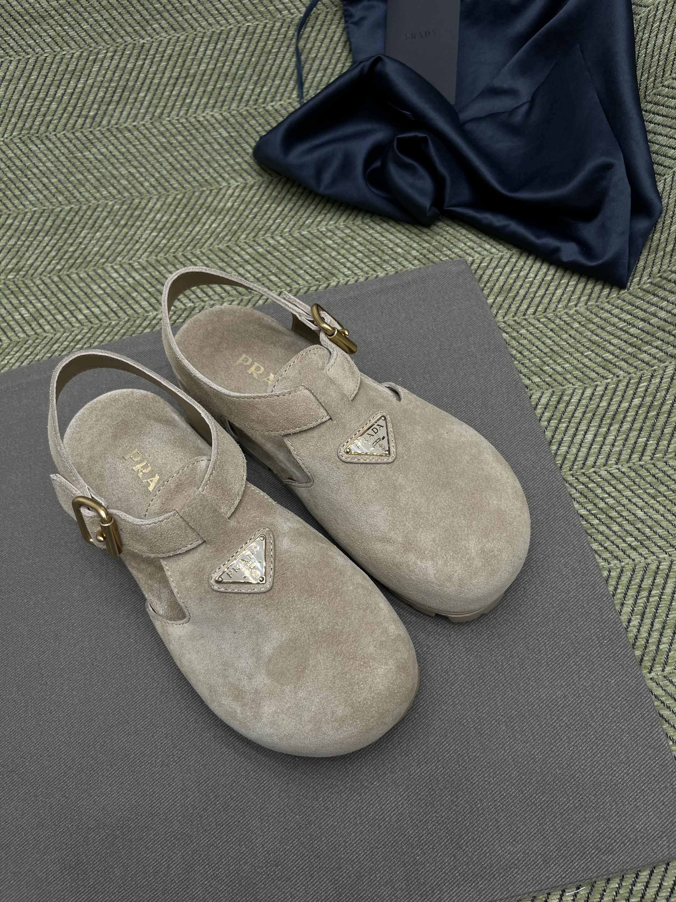 NIGO Prada Women's Spring And Summer Suede Buckle Fashion Casual Sandals Comfortable Flat Single Shoes #nigo81368