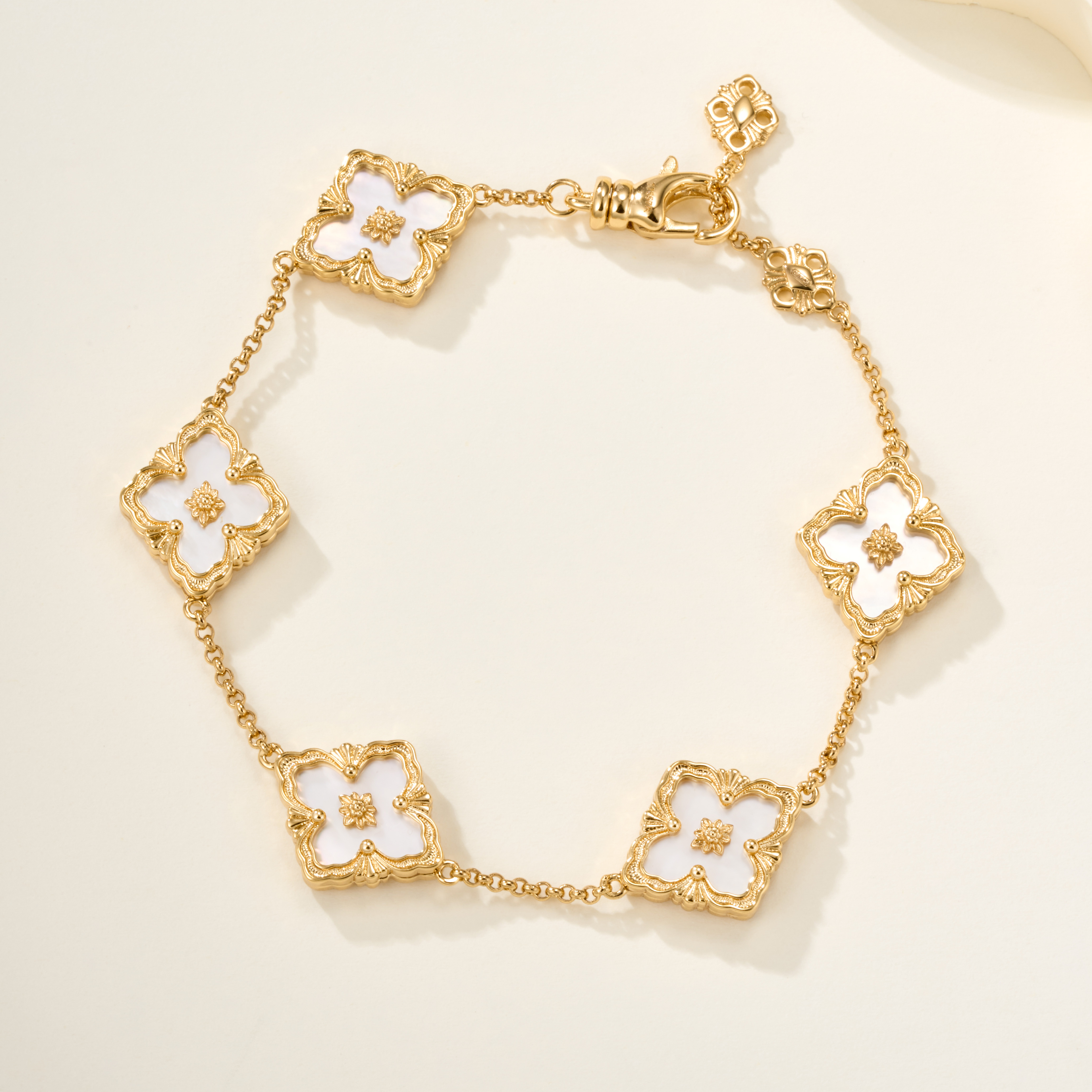 NIGO BUCCELLATI Opera Tulle Collection Vintage Court Style with Diamonds Brushed Five Flower Clover Bracelet Solid Color Laser Chip Large Bracelet Accessories Ngvp #nigo1779