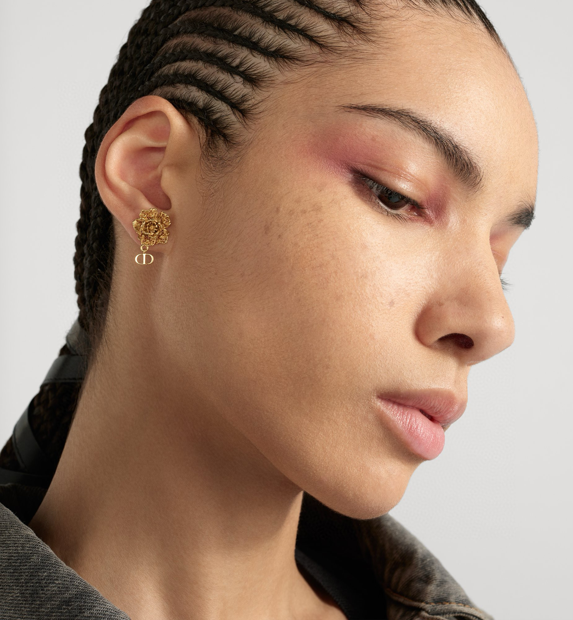 NIGO Jardin de Dior Women's Asymmetrical Drop Earring With Golden Flower Design Resin Pearls Jewelry Accessories #nigo77643