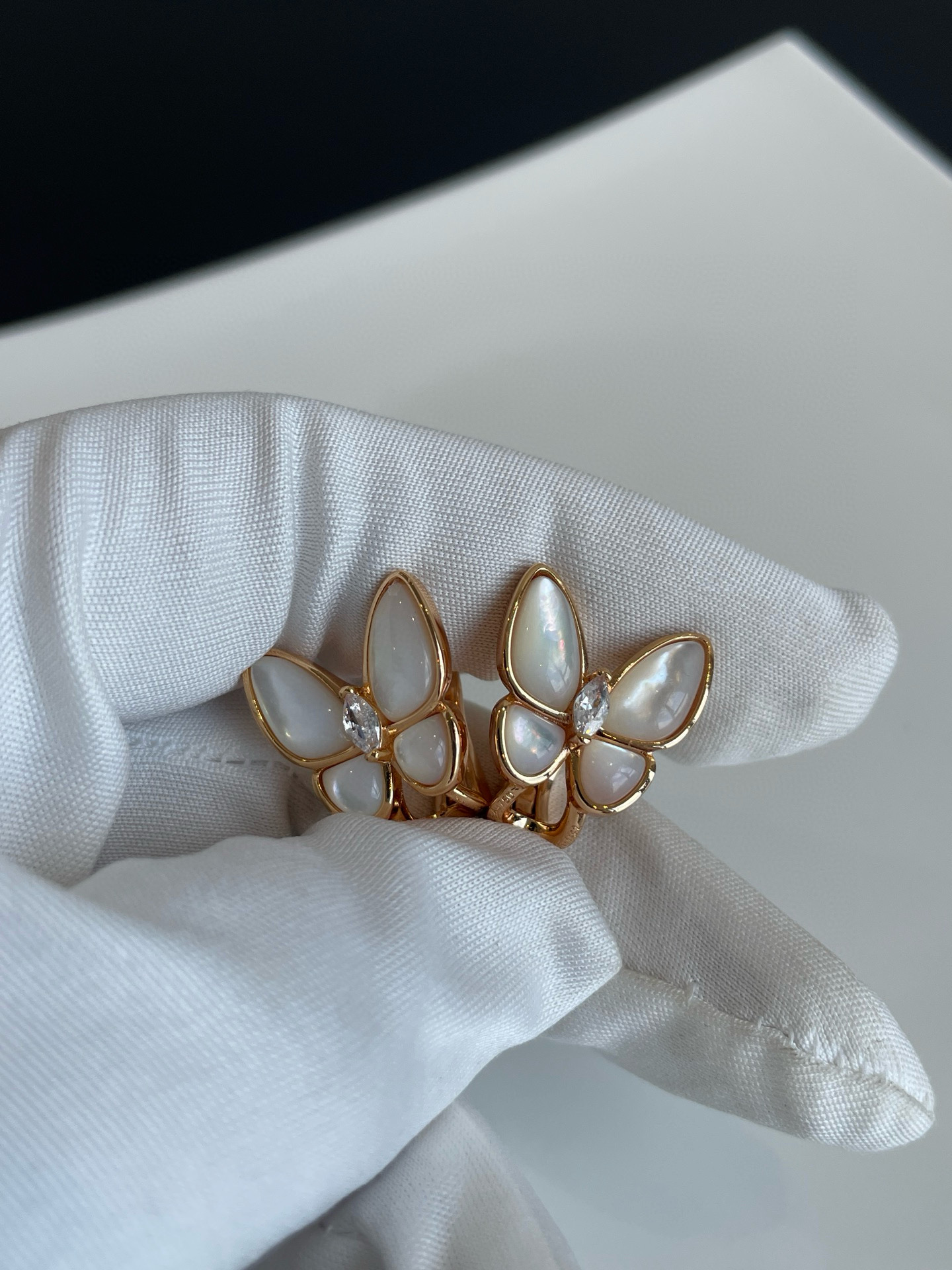 NIGO Van Cleef&Arpels Two Butterfly Women's Pearl Mother-of-Pearl Diamond Rose Gold Earrings Jewelry Accessories #nigo77677