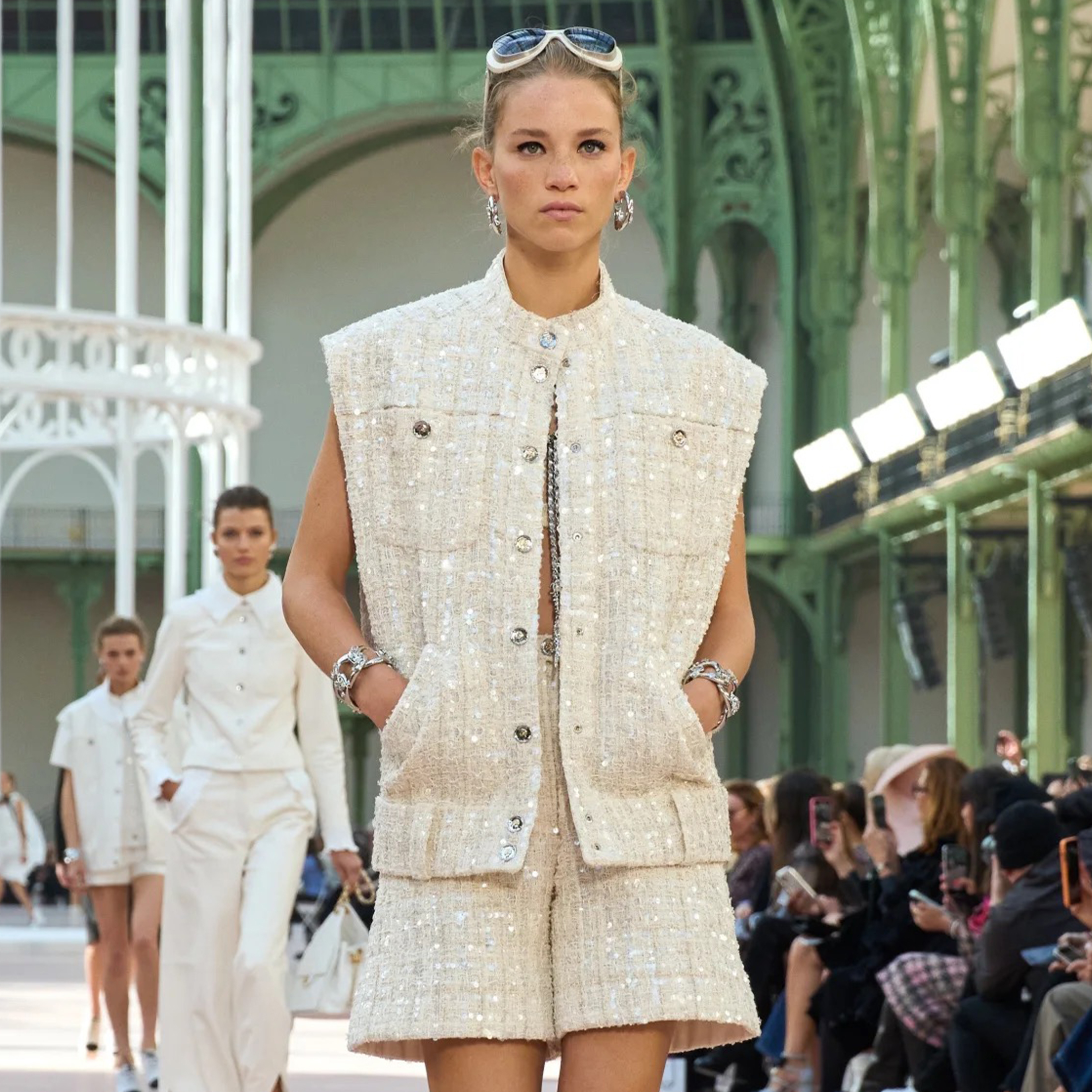 NIGO Chanel Women's Spring And Summer Sequins Tweed Single-breasted Vest Jacket Fashion Elegant Chic White Button Vest Ngvp #nigo1971