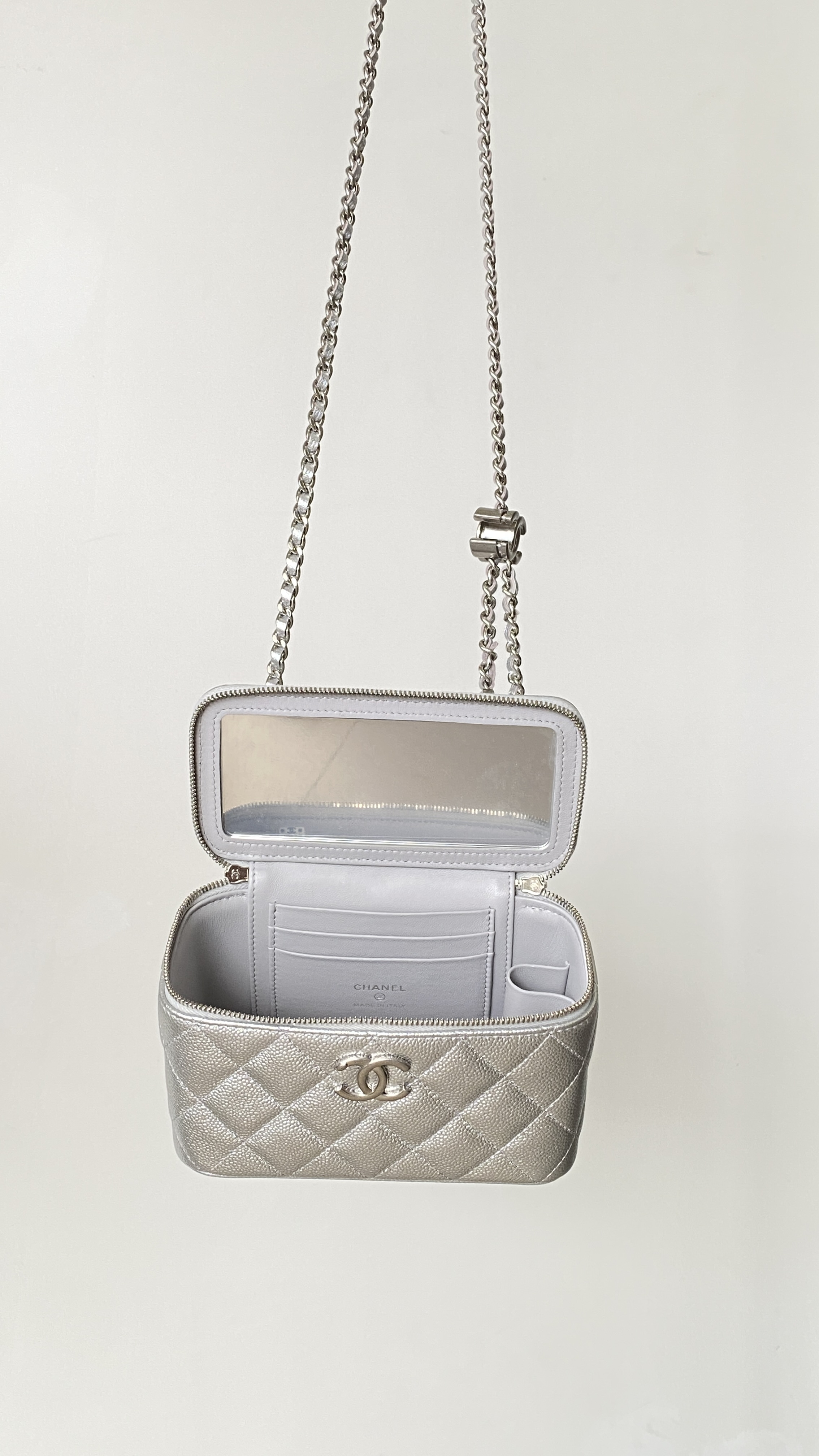 NIGO Chanel Women's Retro Vanity Series Solid Color Double C Adjustable Buckle Plaid Leather Shoulder Crossbody Casual Cosmetic Bag Bags #nigo77857