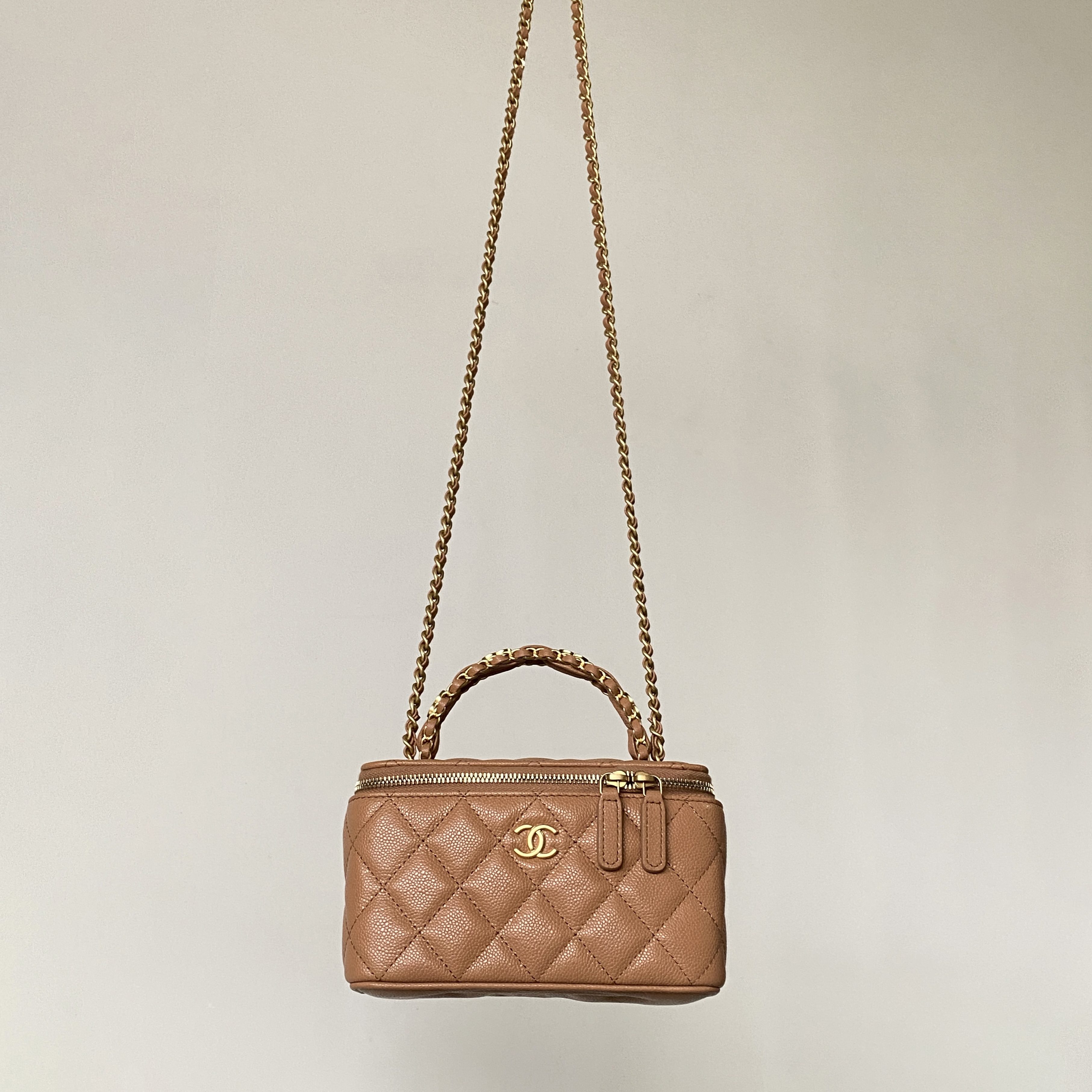 NIGO Chanel Women's Retro Vanity Series Solid Color Double C Adjustable Buckle Plaid Leather Shoulder Crossbody Casual Cosmetic Bag Bags #nigo77895