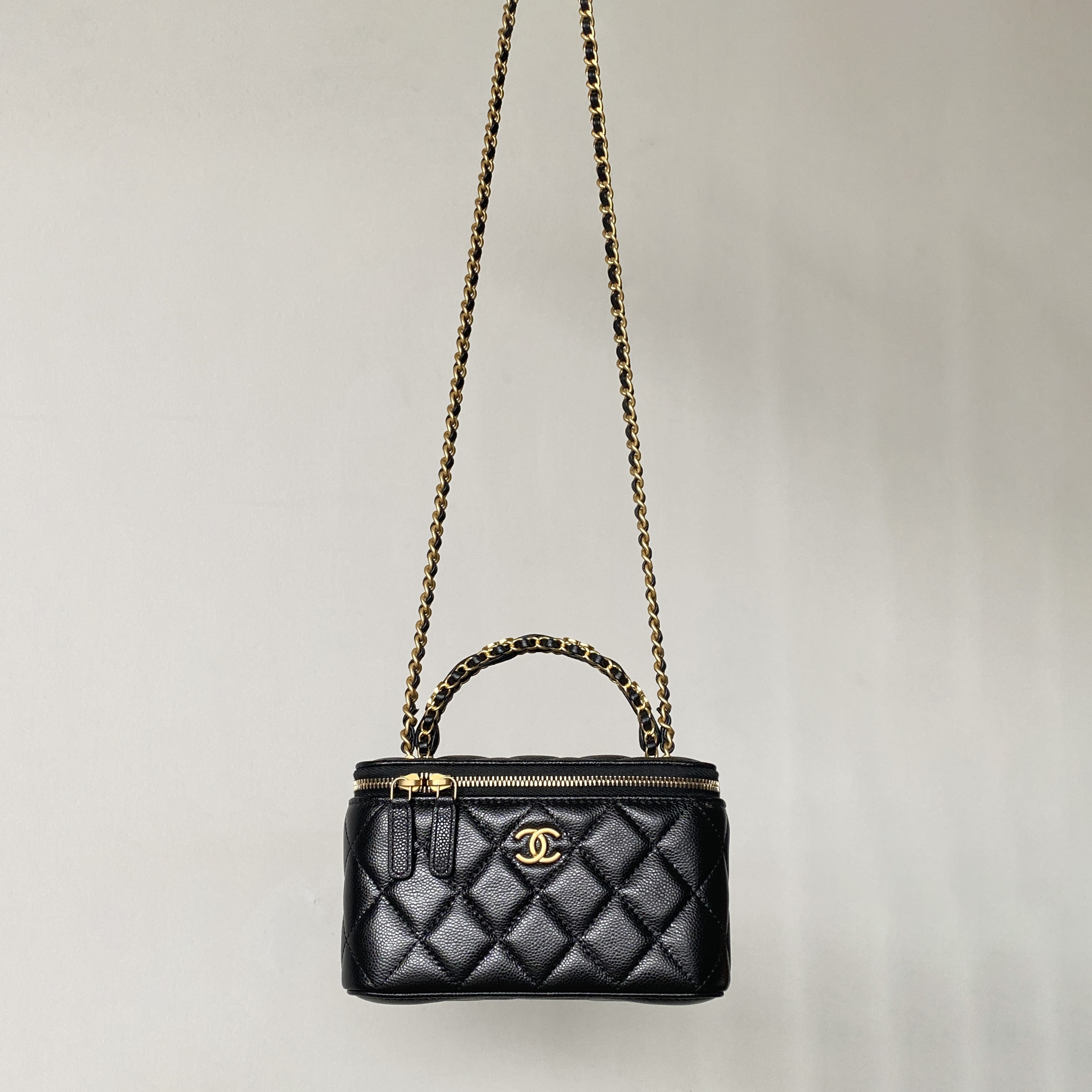 NIGO Chanel Women's Retro Vanity Series Solid Color Double C Adjustable Buckle Plaid Leather Shoulder Crossbody Casual Cosmetic Bag Bags #nigo77895