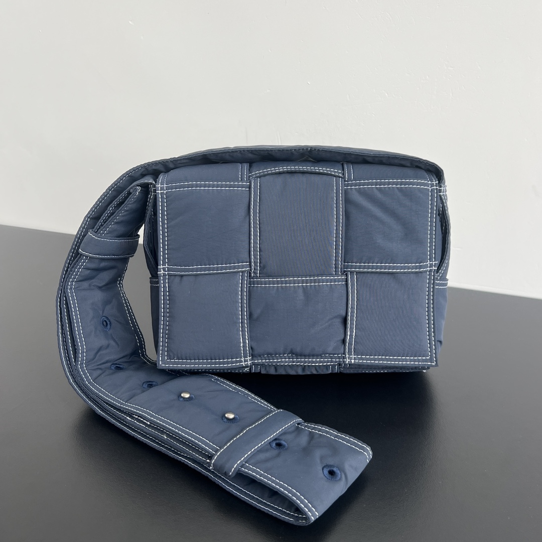 NIGO Bottega Veneta Cassette Silver Finish Magnetic Closure Intreccio Nylon Shoulder Crossbody Bag Men's Casual Fashion Trend Temperament Bags 795675V4GT13493 Ngvp  #nigo1984