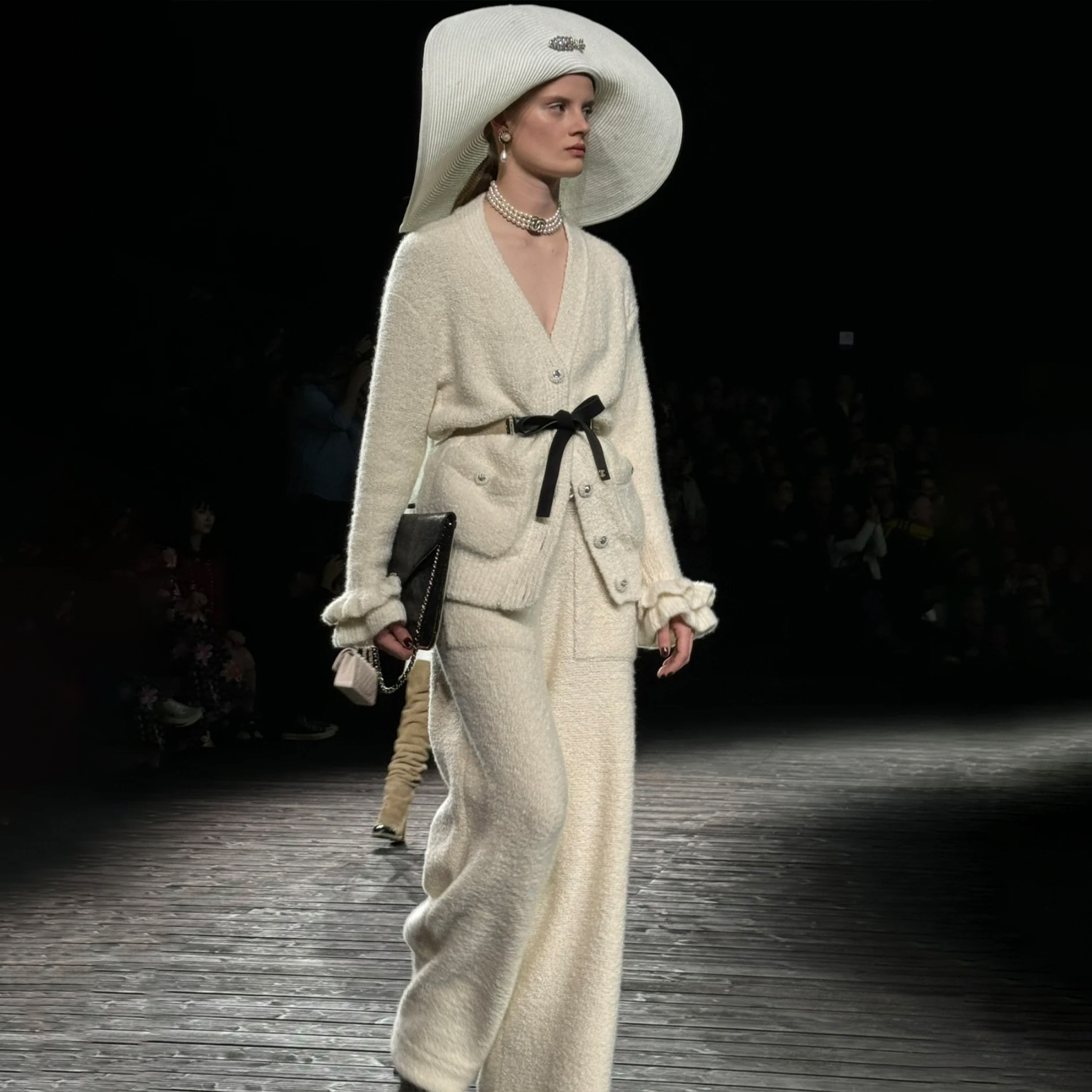 NIGO Chanel Women's Fall And Winter White Wool Single-breasted Knit Cardigan Fashionable And Elegant Straight Pants Suit Set Ngvp #nigo1988