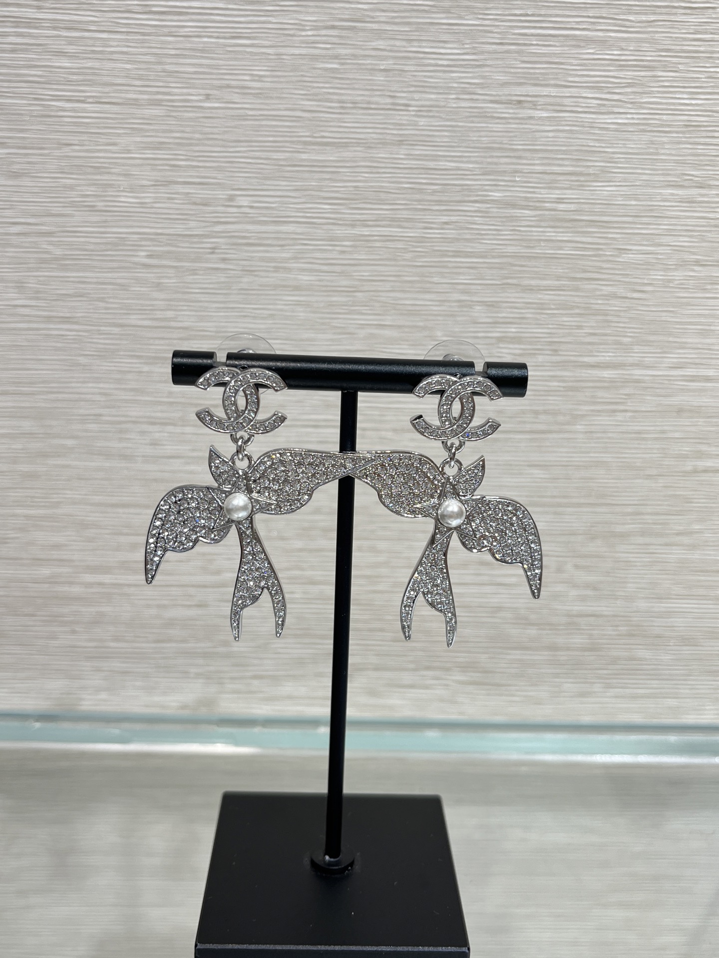 NIGO Chanel Women's Solid Color Diamond-Studded Swallow Pendant Double C Stud Earrings Jewelry Accessories #nigo77974