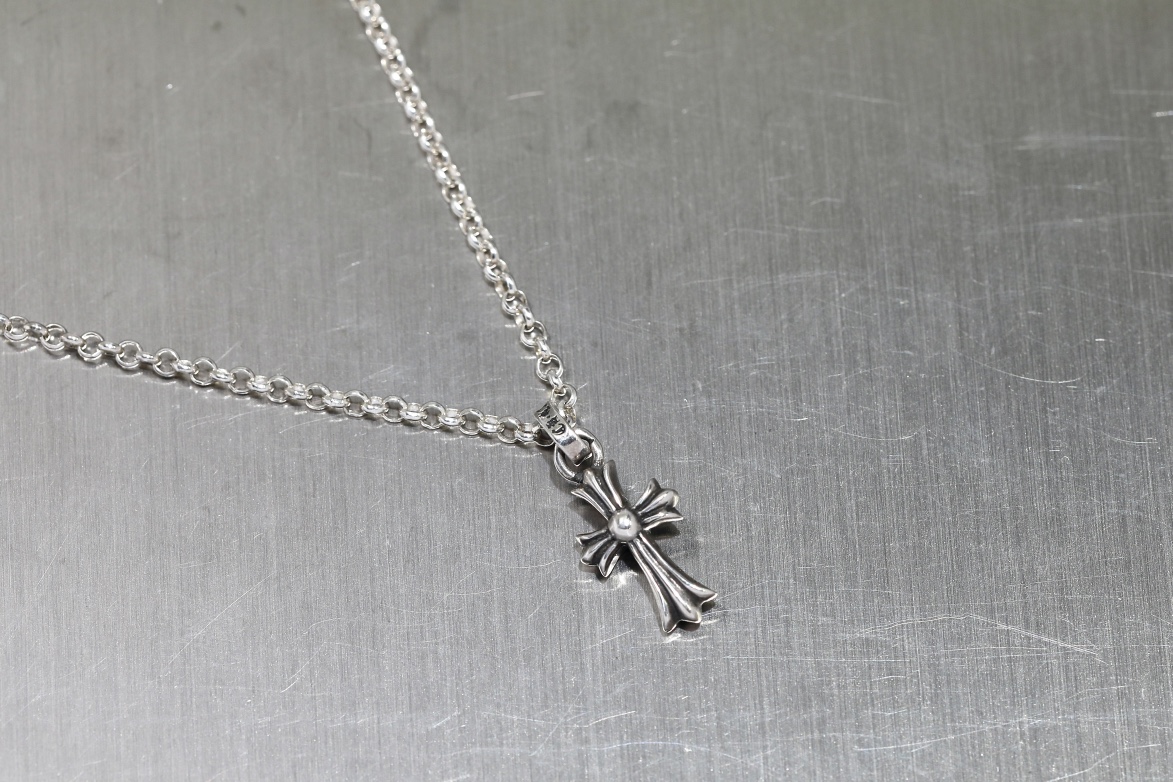 NIGO Chrome Hearts Classic Pendant With A Three-dimensional Silver Cross Pattern For Men And Women Fashionable Pendant Necklace #nigo78138