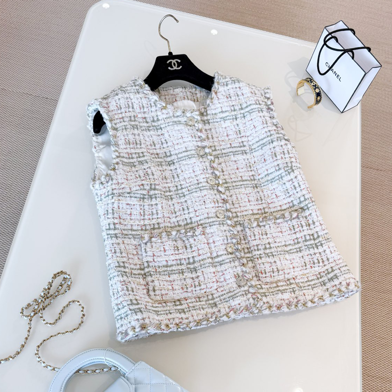 NIGO Chanel Métiers D'art Collection Tweed Gold Thread Vest Women's Spring And Summer Short Sleeveless Undershirt Tops Fashionable And Elegant Trend Jacket Ngvp #nigo2222