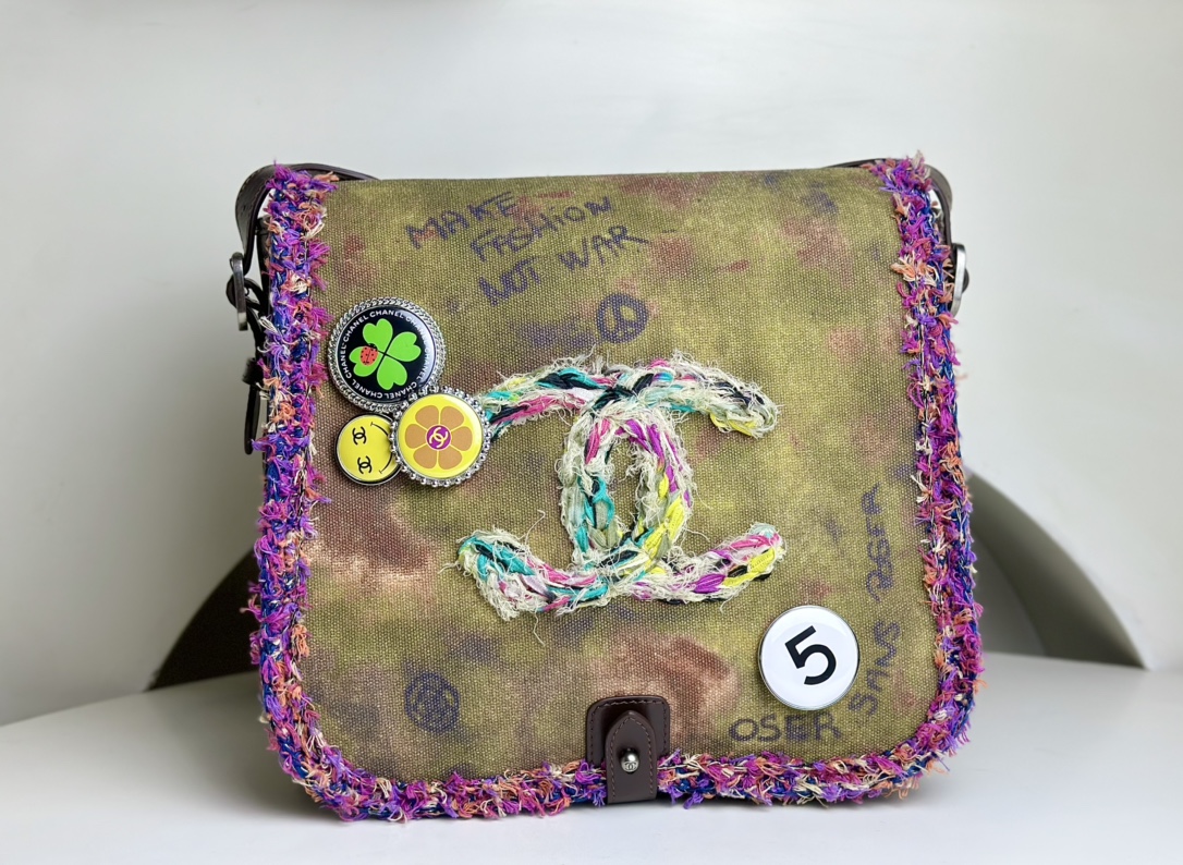 NIGO Chanel Women's Fashion Trend Classic Graffiti Shoulder Bag With Round Badge Decoration Casual Tote Bag Crossbody Bag Bags #nigo78153