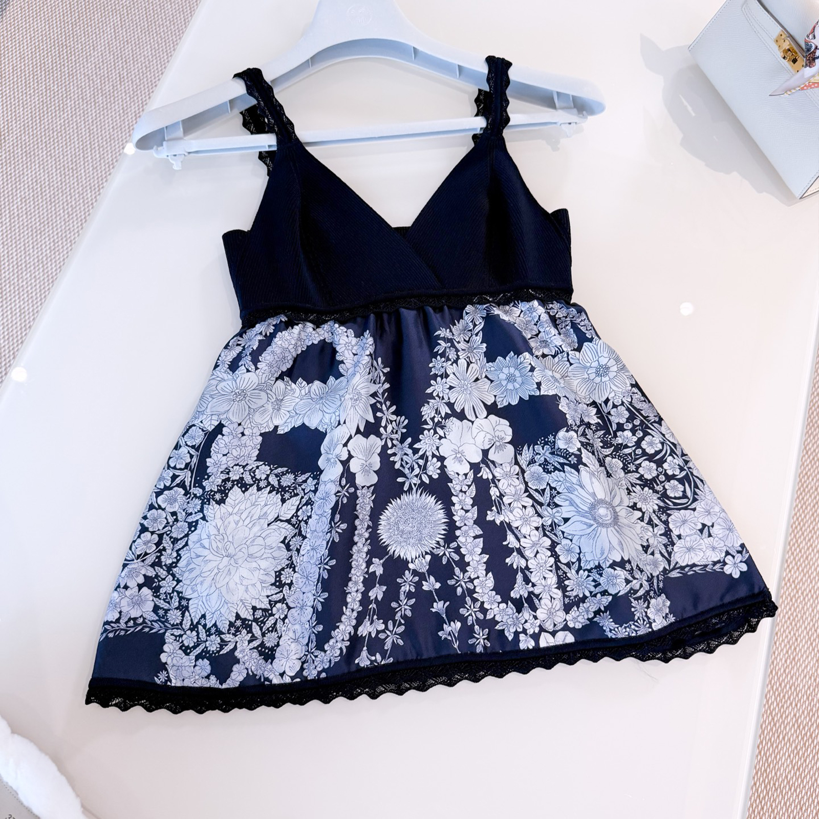 NIGO Hermes Women's Summer V-Neck Sleeveless Silk Twill Pullover Knit Top With Printed Solid Color Halter Camisole Ngvp #nigo2133