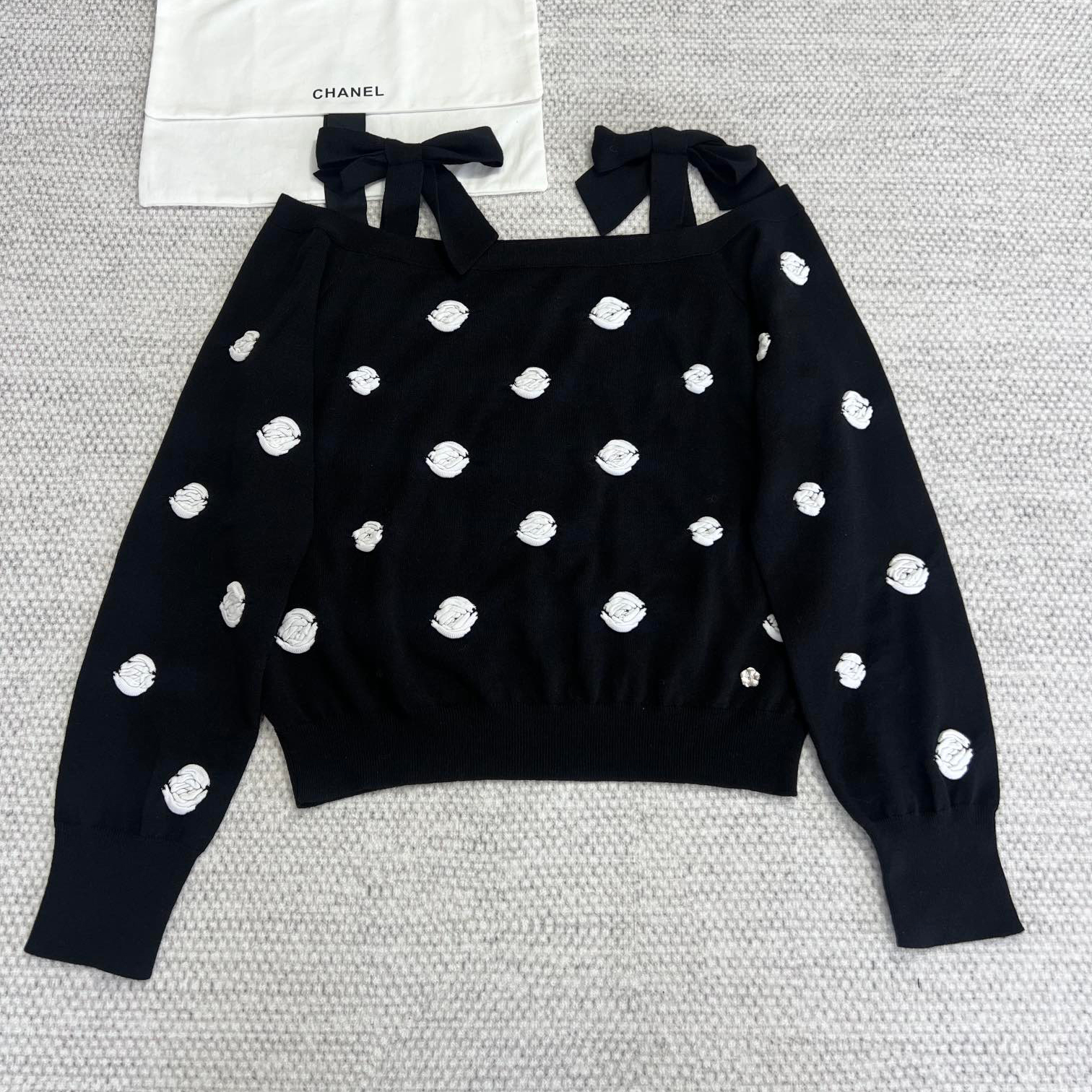 NIGO Chanel Women's Camellia Autumn/Winter Round Neck Pullover Bubble Sleeve Wool Blend Off-the-Shoulder Knitted Sweater Ngvp #nigo2146