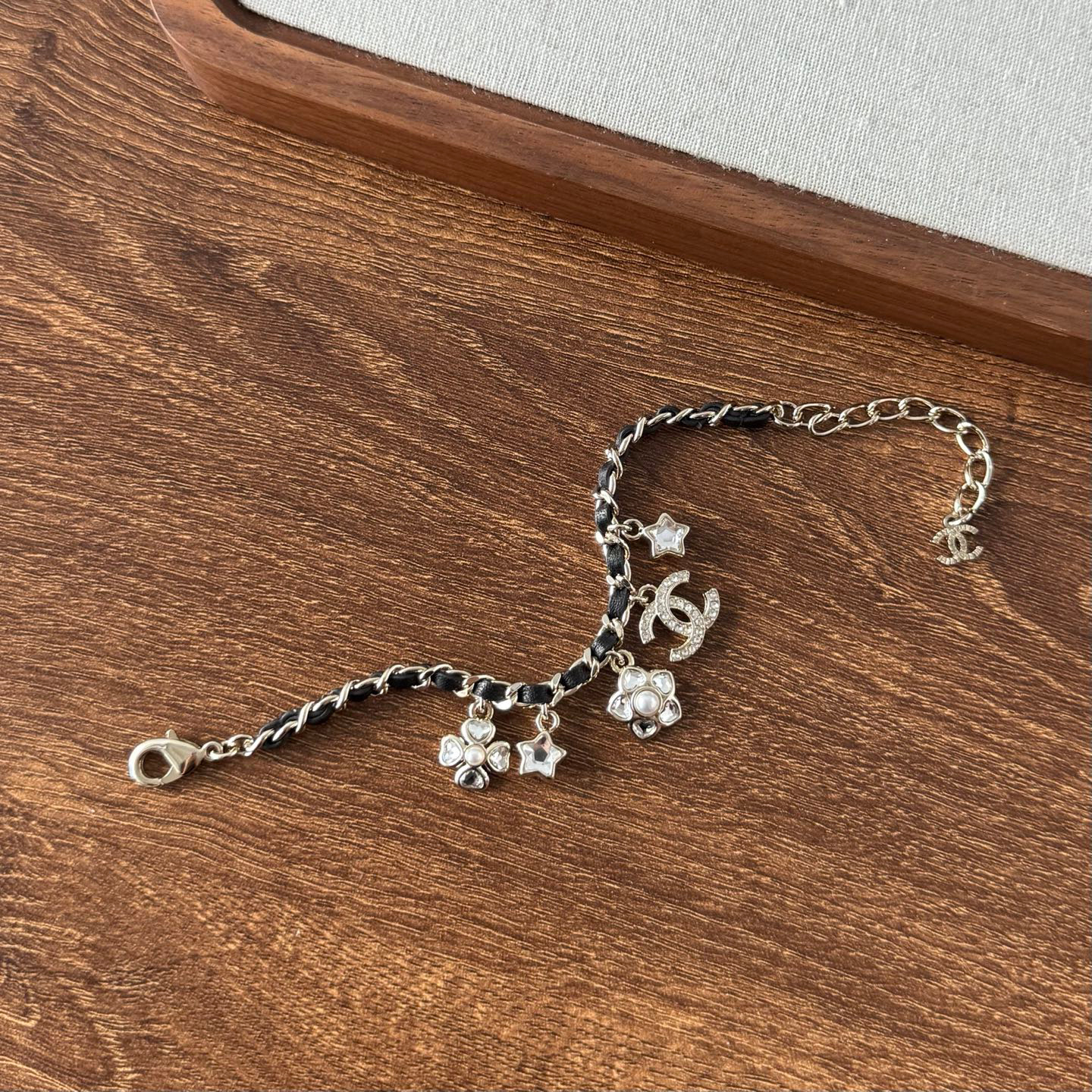 NIGO Chanel Men's And Women's Metal Calfskin Rhinestone Retro Double C Logo Bracelet Bangle Star Heart Pendant Necklace Solid Color Fashion Bow Metal Brooch Heart necklace 38.5 cm Leather necklace 33 cm Bracelet 15 cm Jewelry Accessories Ngvp #nigo22