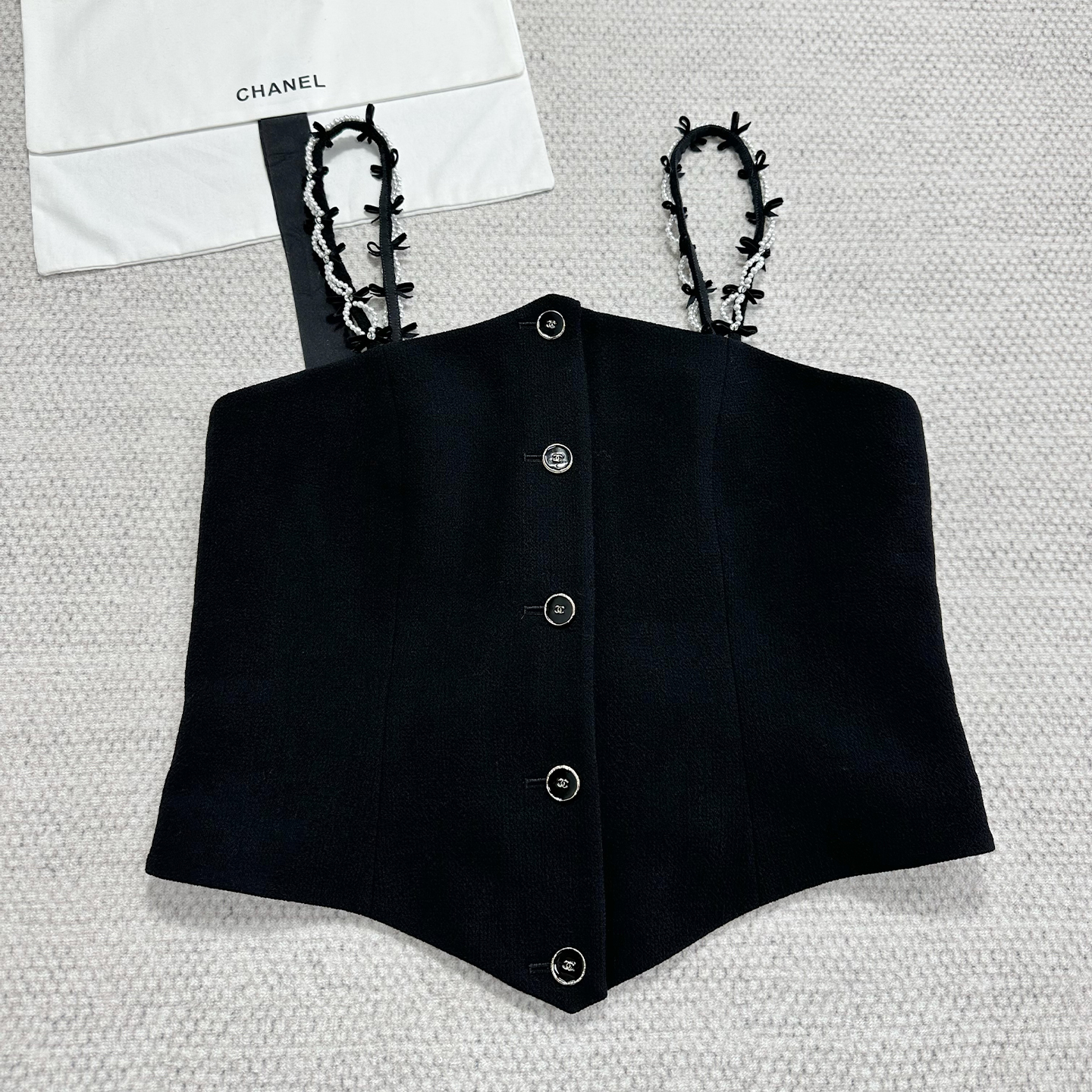 NIGO Chanel Women's Spring/Summer High-Street Single-Button Sleeveless Knit Embroidered Cropped Tank Top Vest Ngvp #nigo2333