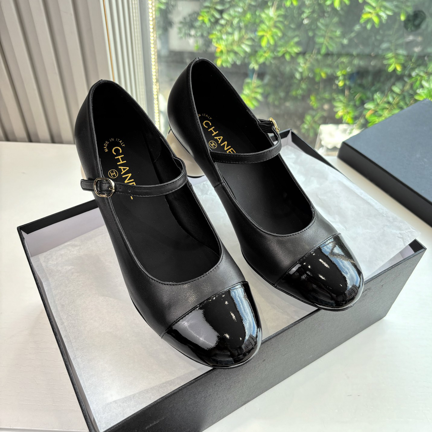 NIGO Chanel Women's Fall/winter Classic Round Toe Leather Double C Oversized Pearl Mary Jane Shoes #nigo78545