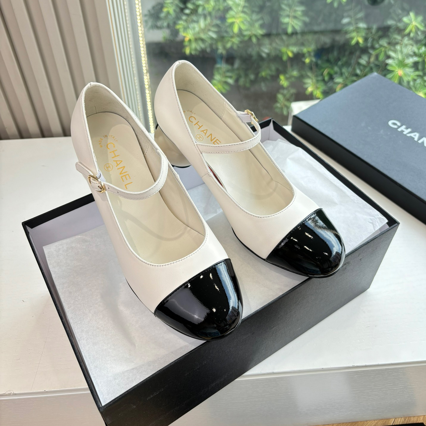 NIGO Chanel Women's Fall/winter Classic Round Toe Leather Double C Oversized Pearl Mary Jane Shoes #nigo78545