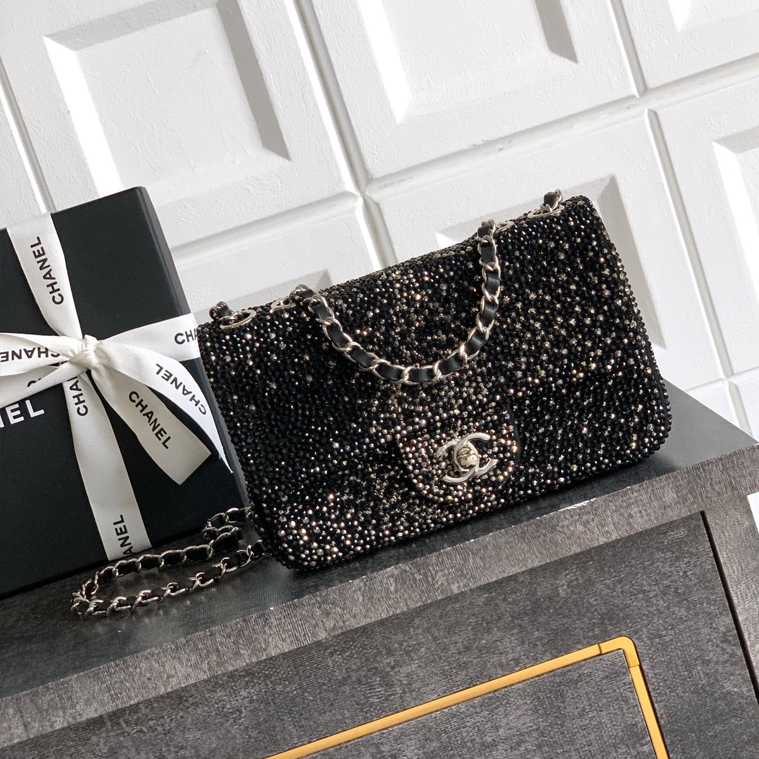 NIGO Chanel Women's Full-Diamond Logo Single-Shoulder Crossbody Bag Casual Solid-Color Chain-Strap Flip-Top Rotating Closure Handbag Bag Bags #nigo81562