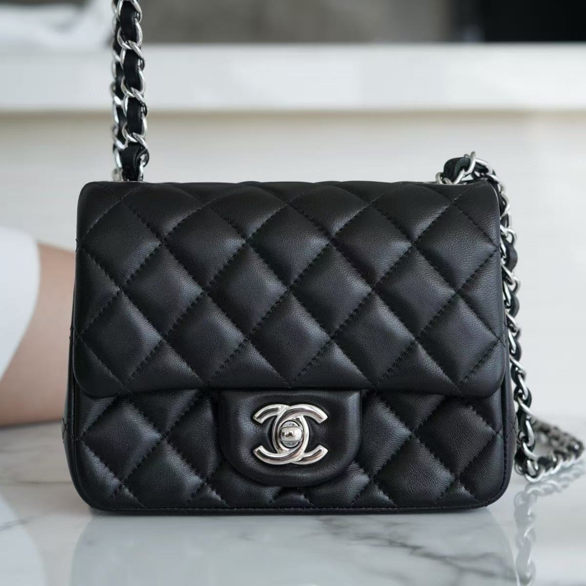 NIGO Chanel Women's Classic Solid Color Flap Bag Leather Chain Bag With Silver Buckle Crossbody Bag Handbags Bags A35200-Y01480-94305 #nigo78952