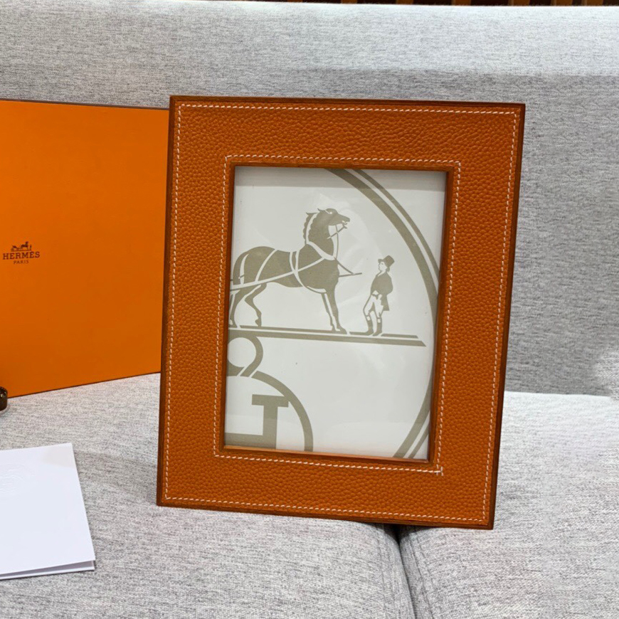NIGO Hermes Photo Frame Klassische Mode Naturholz Glattes Kalbsleder Diamant Schrankserie Fotorahmen Wohnaccessoires Vertical Frame Photo Album Other Household items  Accessories #nigo79118