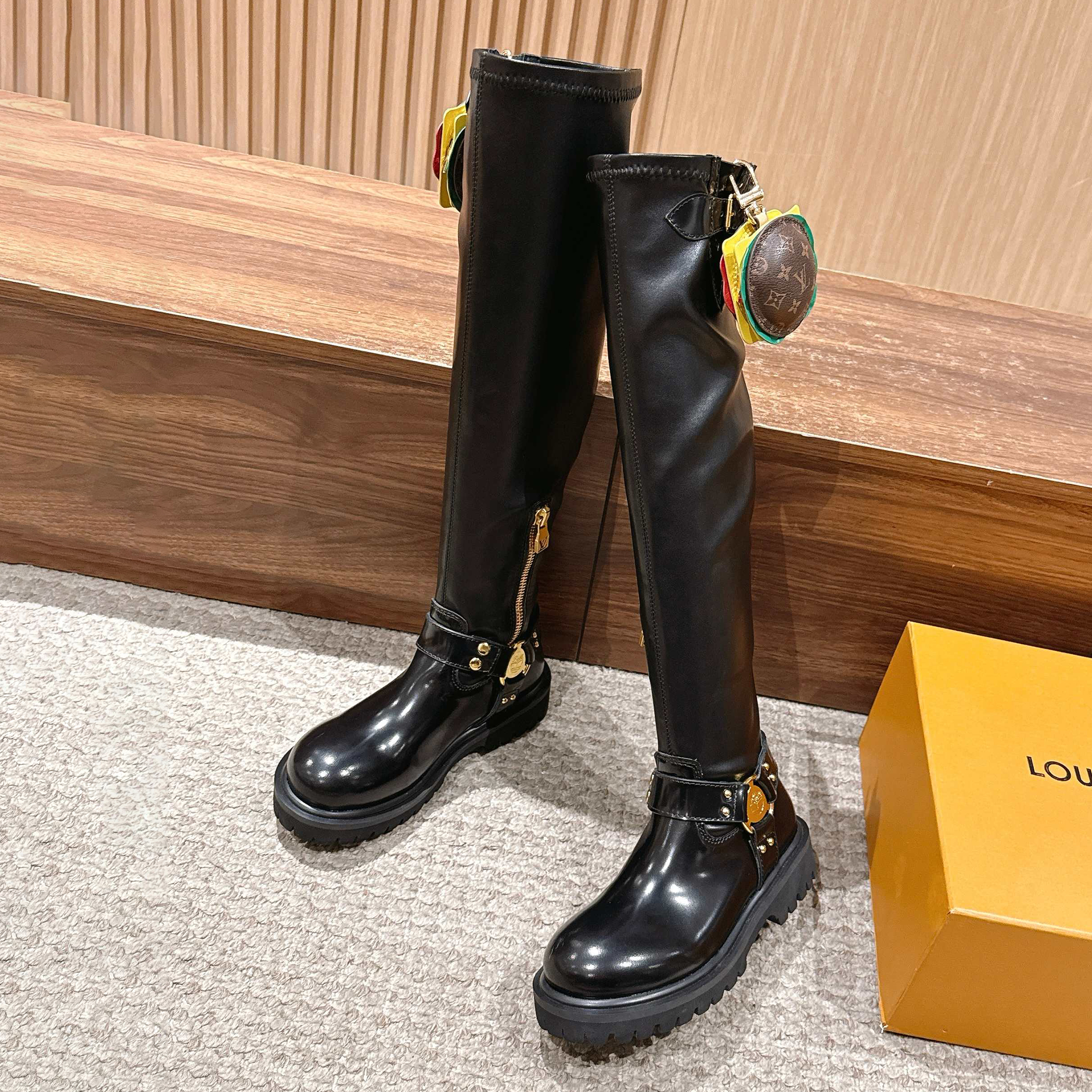 NIGO Louis Vuitton x Timberland Men's & Women's Fall/Winter Glossy & Matte Leather Solid Color High-Top Boots - Casual Zipper Round-Toe Shoes Hamburger Bag Detail Ngvp #nigo2533