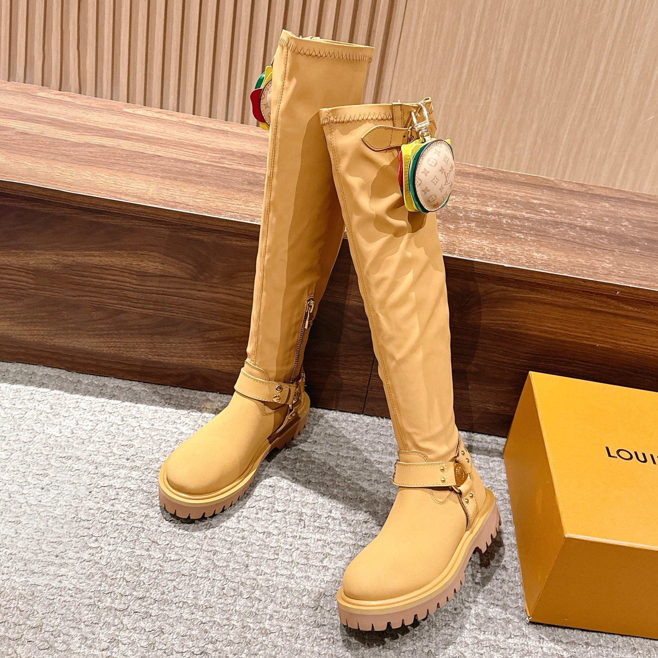 NIGO Louis Vuitton x Timberland Men's & Women's Fall/Winter Glossy & Matte Leather Solid Color High-Top Boots - Casual Zipper Round-Toe Shoes Hamburger Bag Detail Ngvp #nigo2533