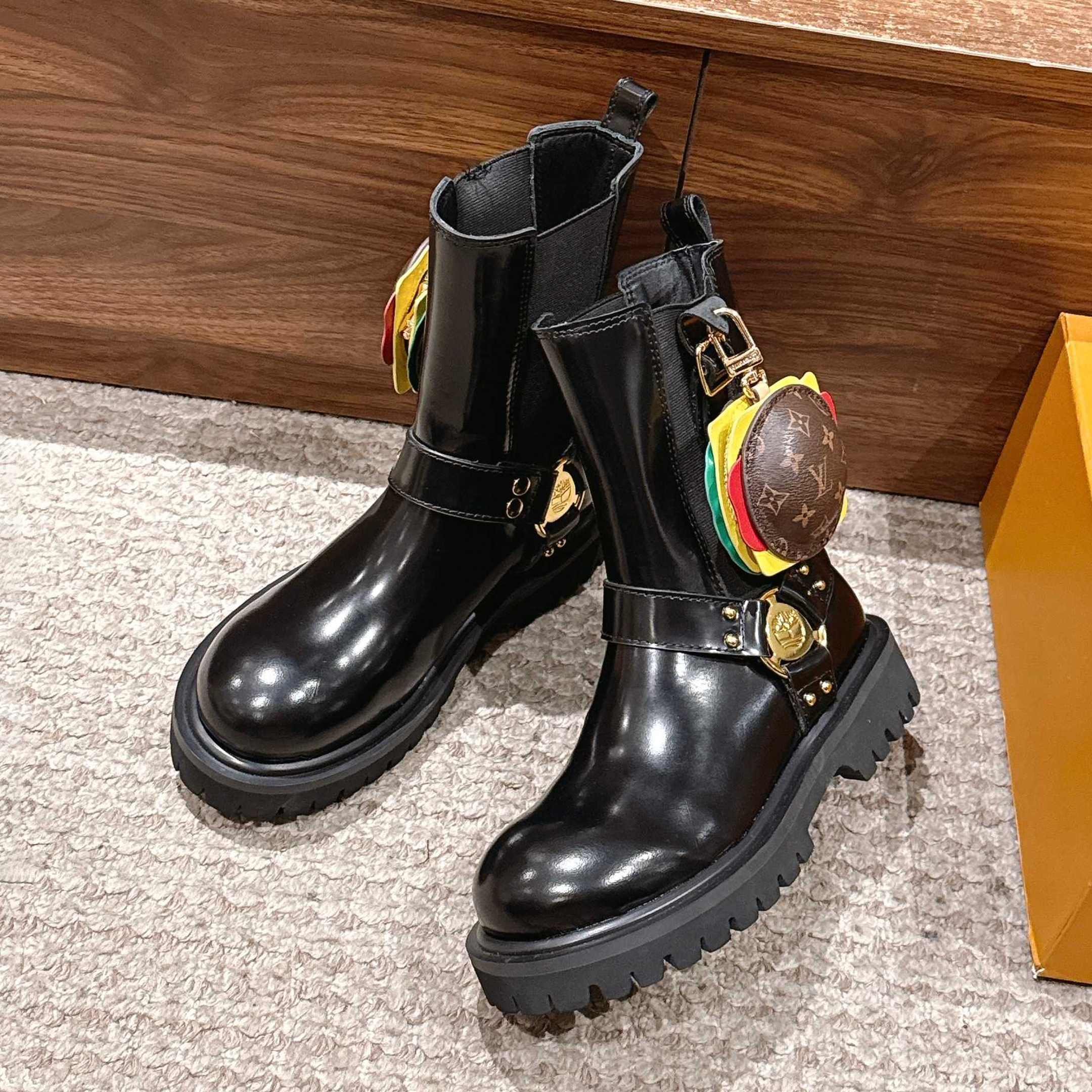 NIGO Louis Vuitton x Timberland Men's & Women's Fall/Winter Leather Mid-Calf Chelsea Boots with Hamburger Bag Detail Solid Color Casual Shoes Ngvp #nigo2537