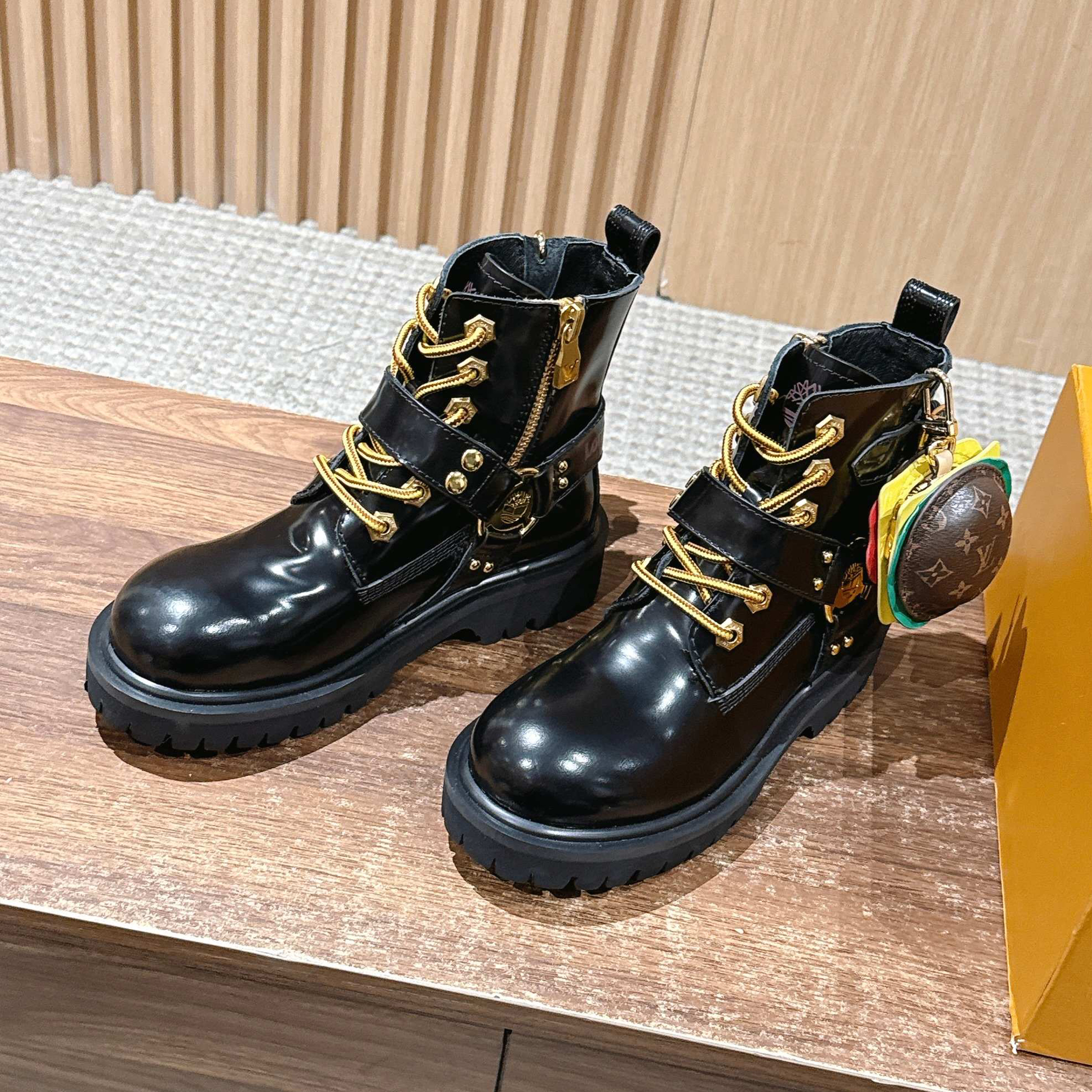 NIGO Louis Vuitton x Timberland Men's & Women's Fall/Winter Leather Motorcycle Ankle Boots With Hamburger Bag Detail Solid Color Lace-Up Casual Shoes Ngvp #nigo2529